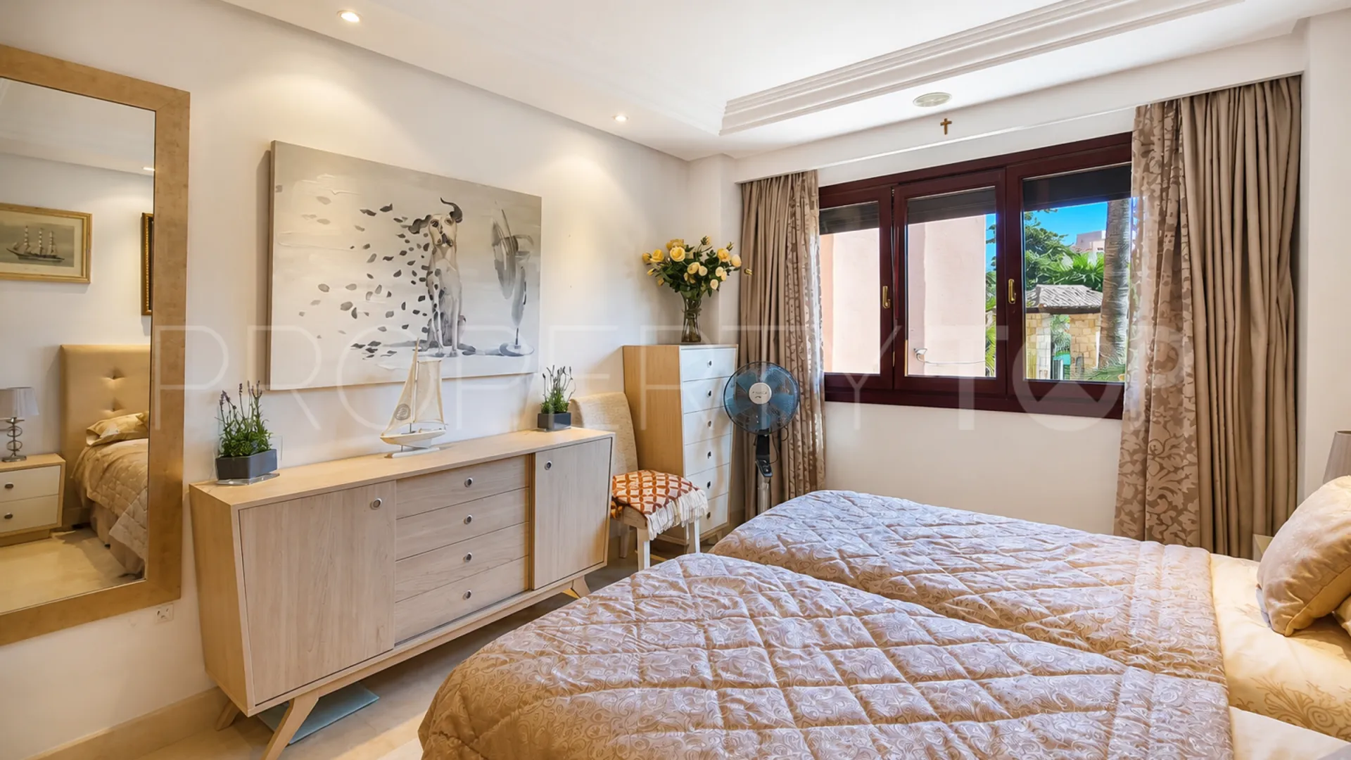 Se vende apartamento con 2 dormitorios en Estepona Este