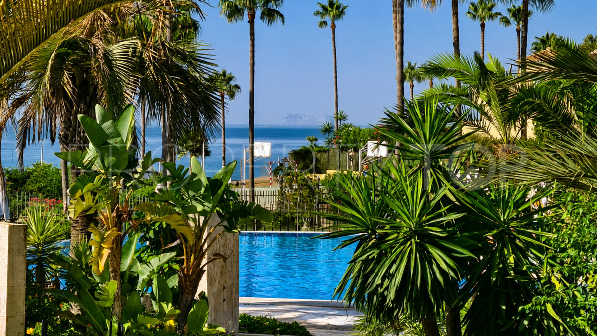 Se vende apartamento con 2 dormitorios en Estepona Este