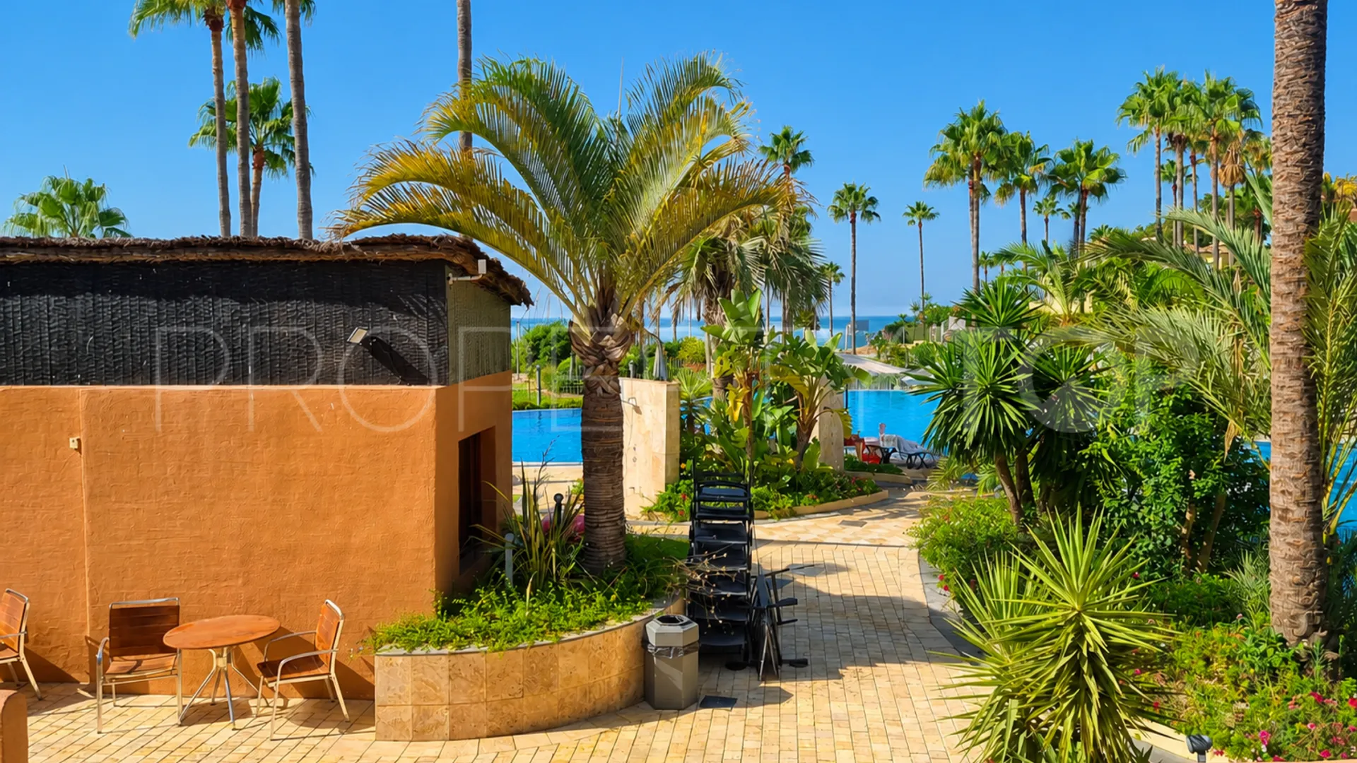 Se vende apartamento con 2 dormitorios en Estepona Este