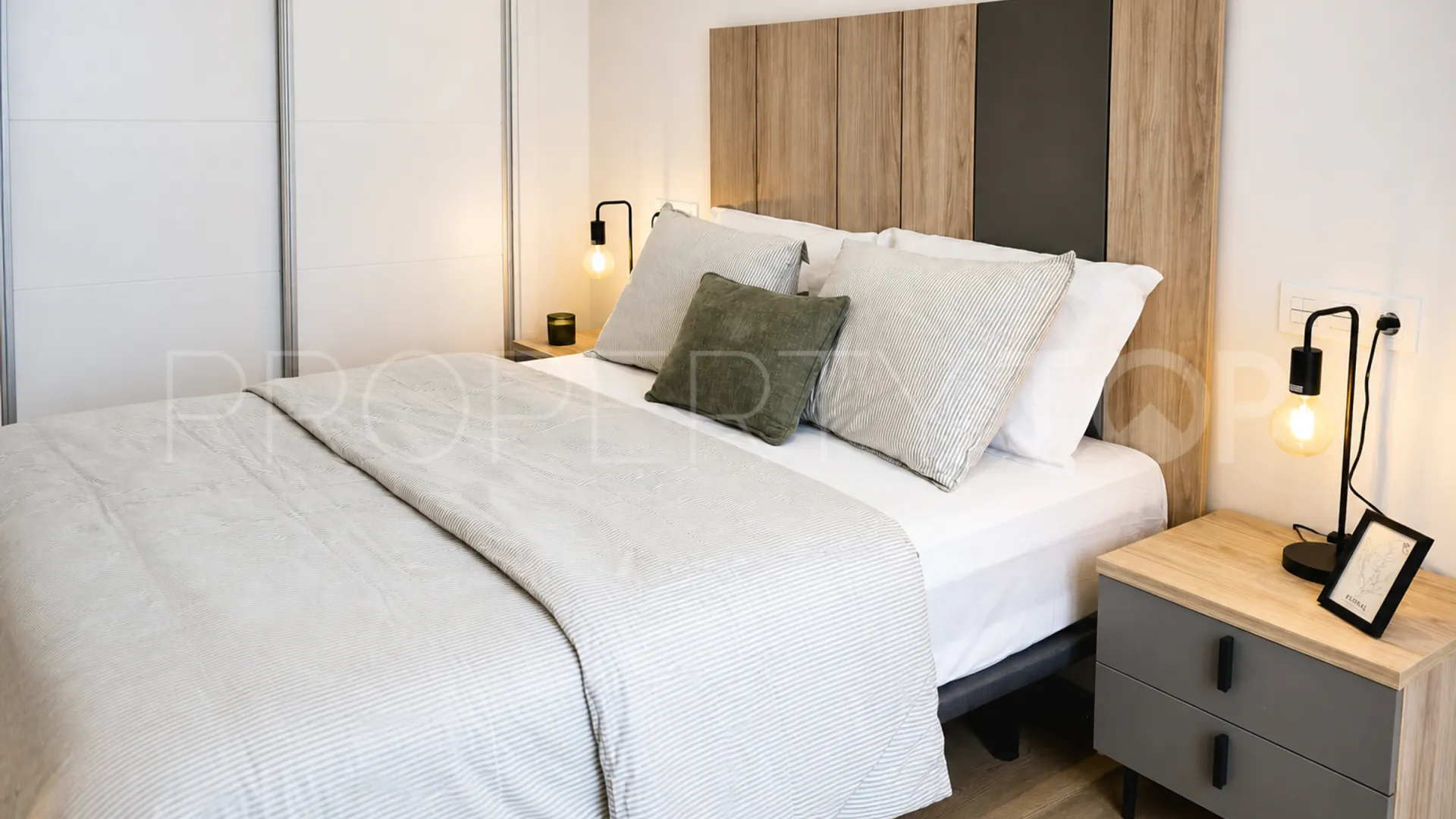 For sale 2 bedrooms apartment in Sabinillas