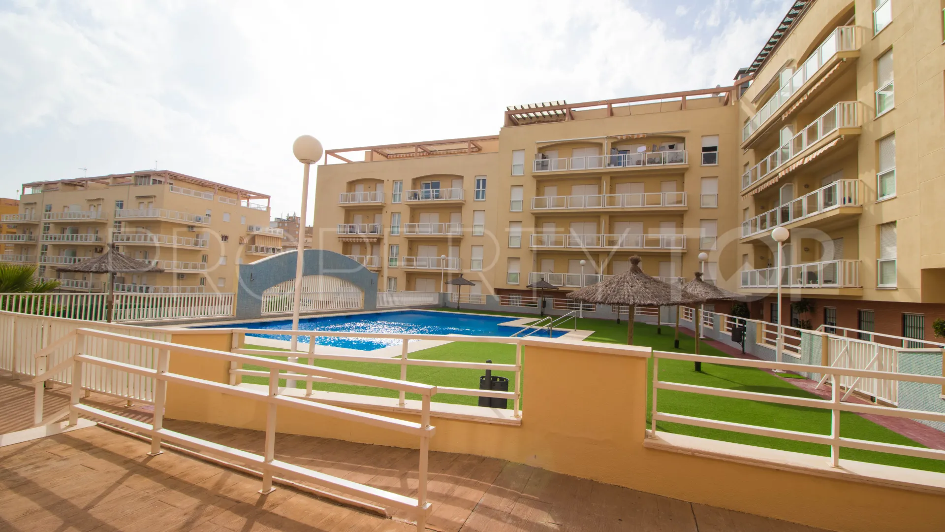 For sale 2 bedrooms apartment in Sabinillas