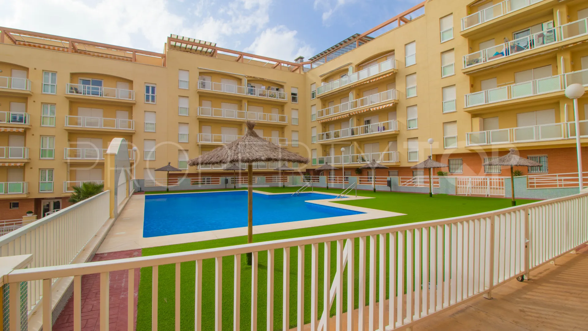 For sale 2 bedrooms apartment in Sabinillas
