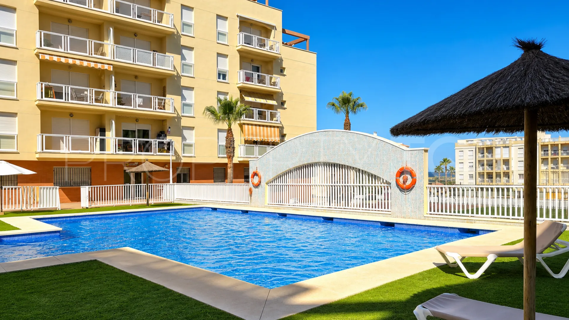 For sale 2 bedrooms apartment in Sabinillas