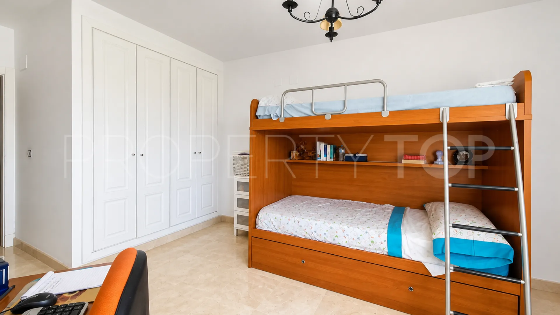 Apartamento planta baja en venta con 3 dormitorios en Sabinillas