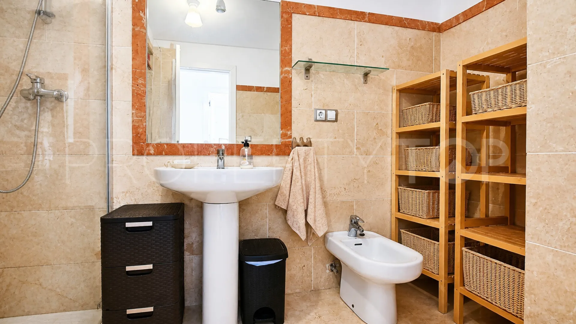 Apartamento planta baja en venta con 3 dormitorios en Sabinillas