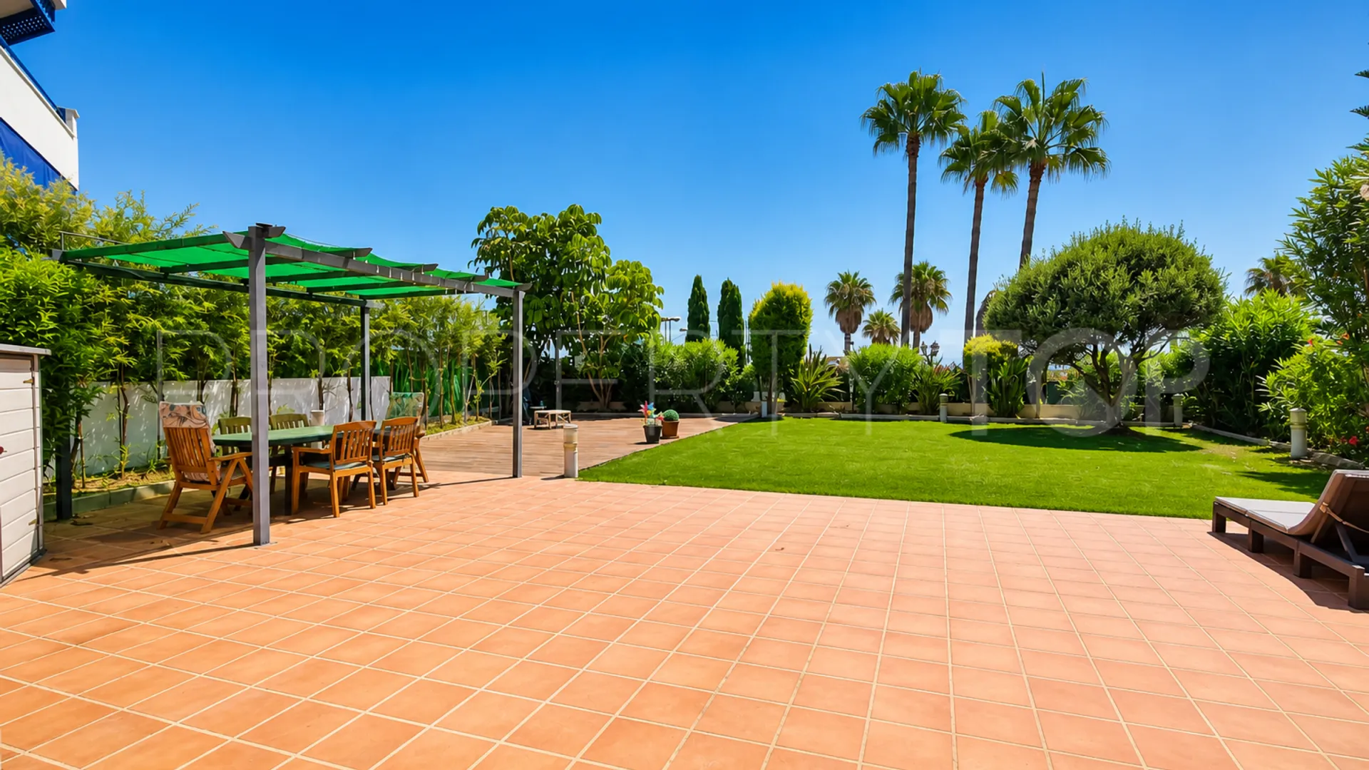 Apartamento planta baja en venta con 3 dormitorios en Sabinillas