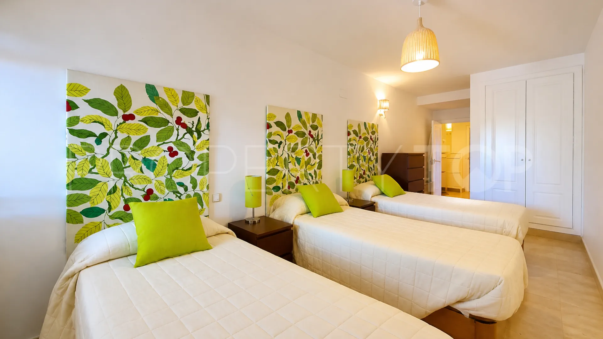Apartamento planta baja en venta con 3 dormitorios en Sabinillas