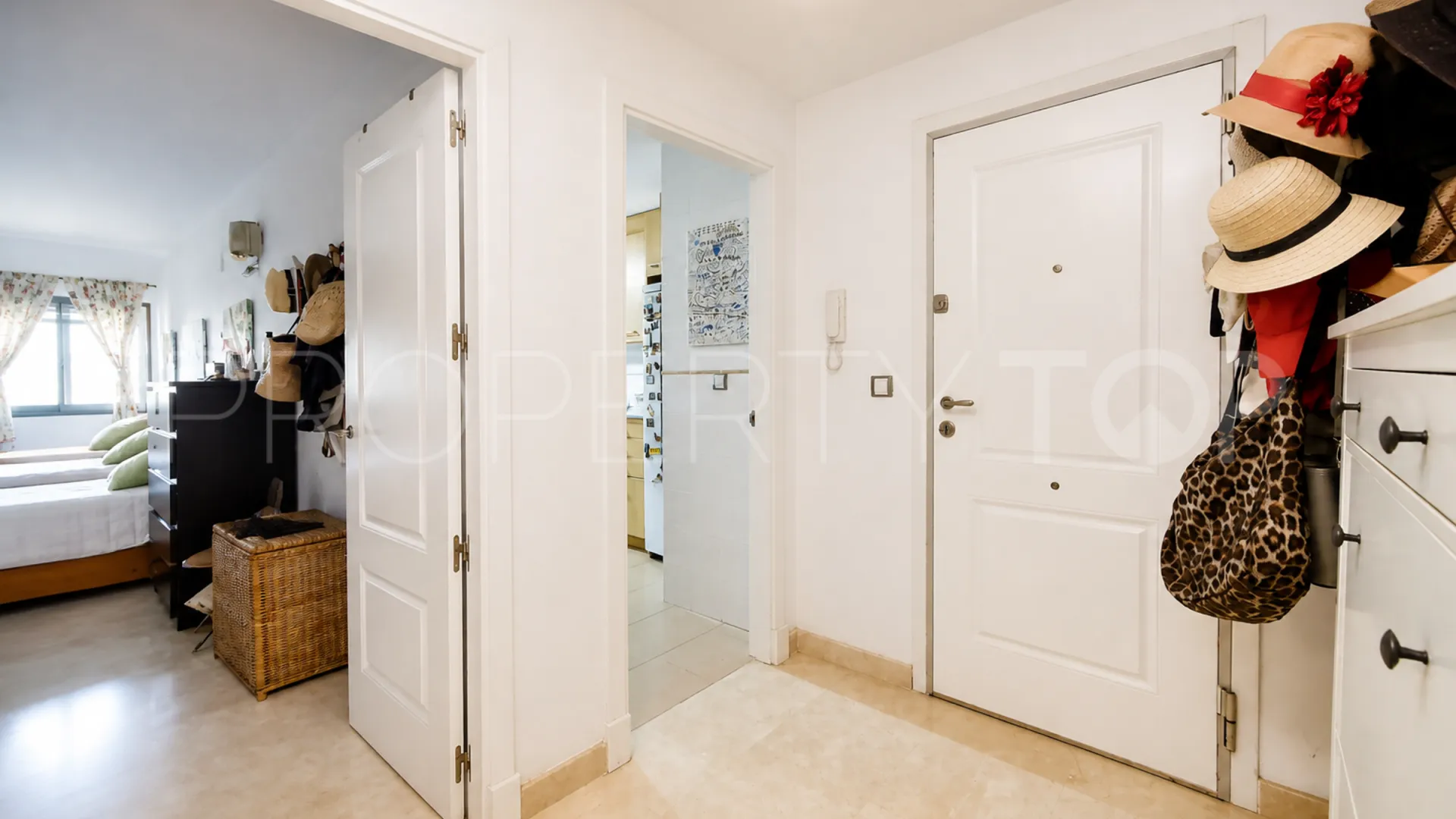 Apartamento planta baja en venta con 3 dormitorios en Sabinillas