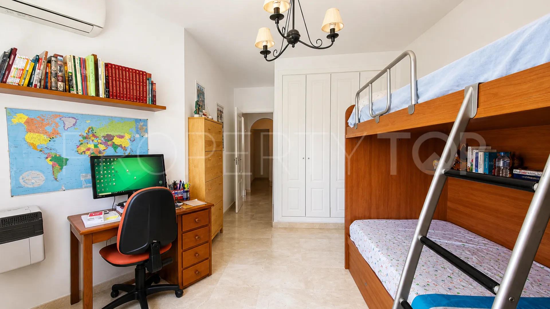Apartamento planta baja en venta con 3 dormitorios en Sabinillas