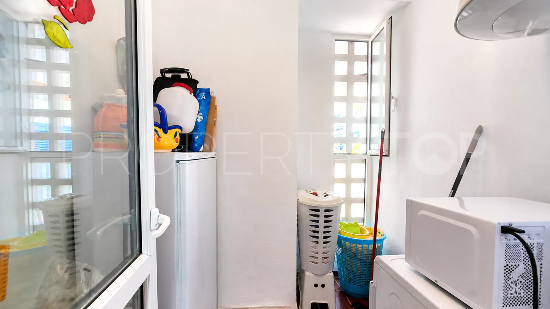 Apartamento planta baja en venta con 3 dormitorios en Sabinillas