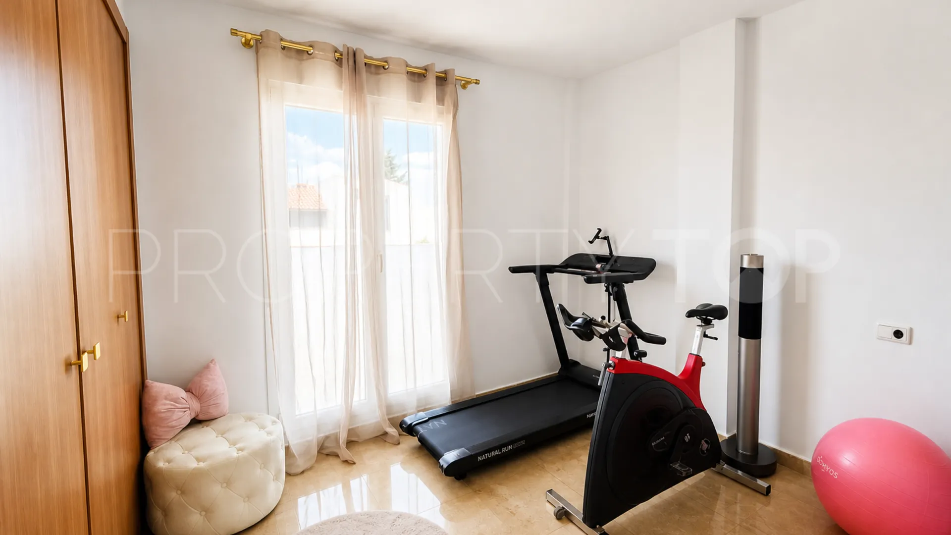 Villa for sale in La Duquesa