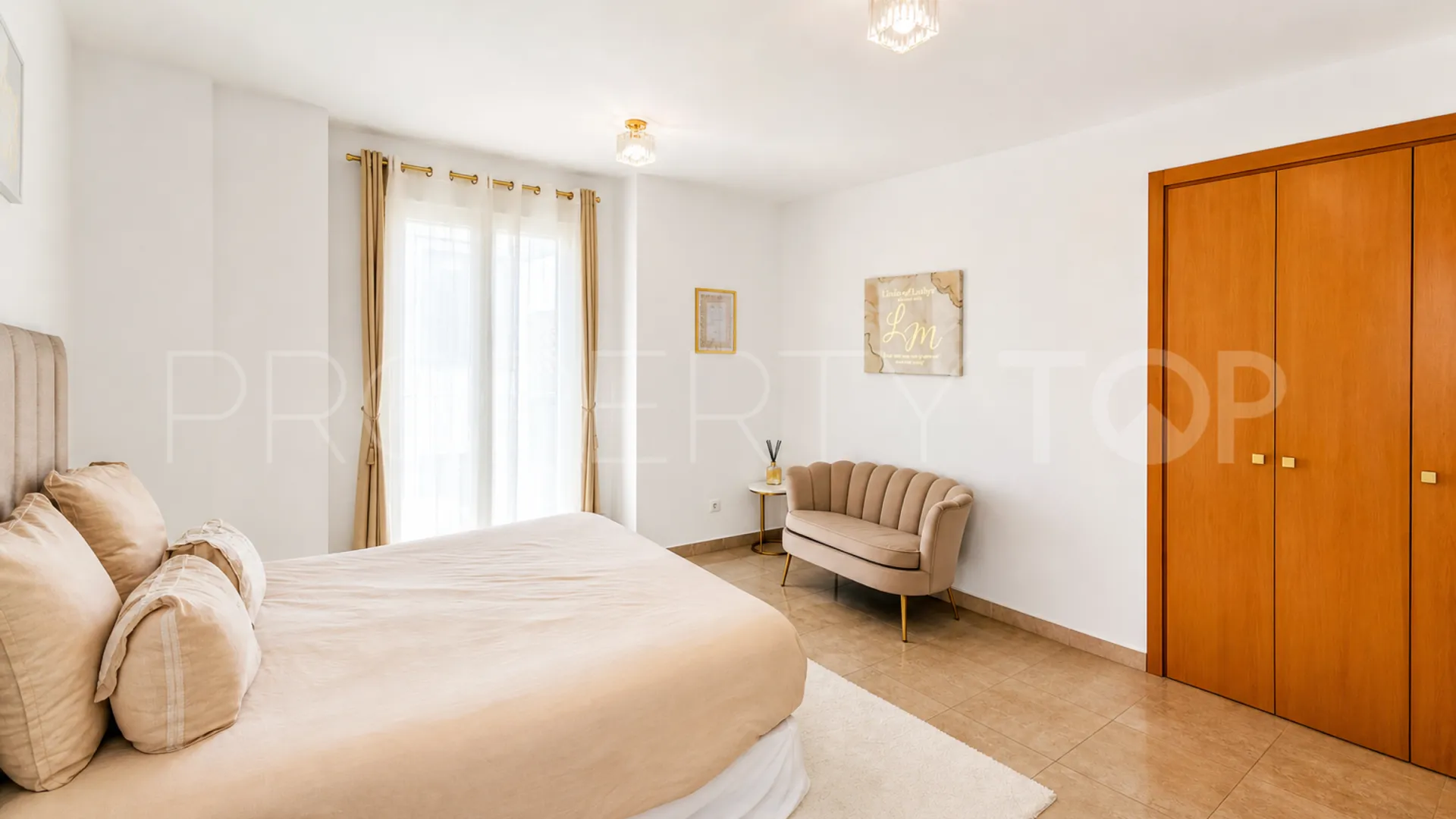 Villa for sale in La Duquesa