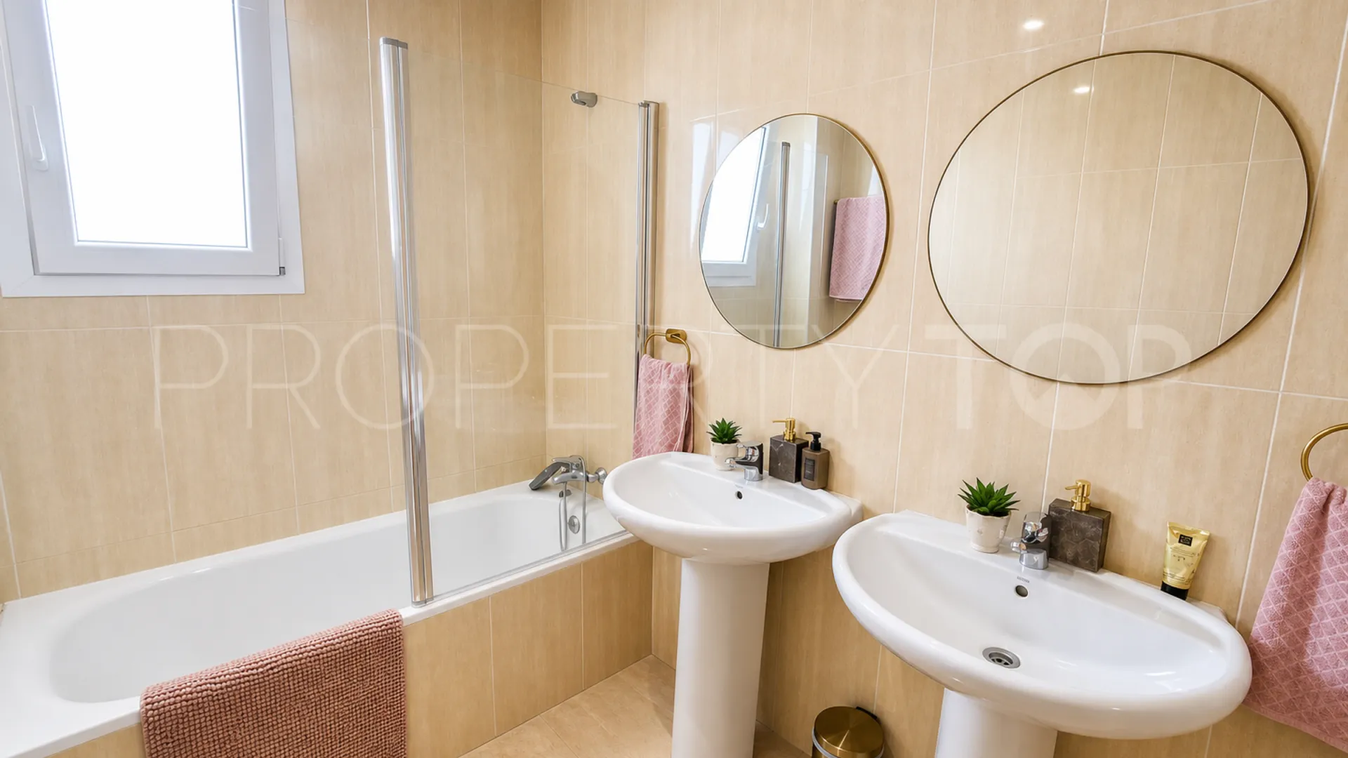 Villa for sale in La Duquesa