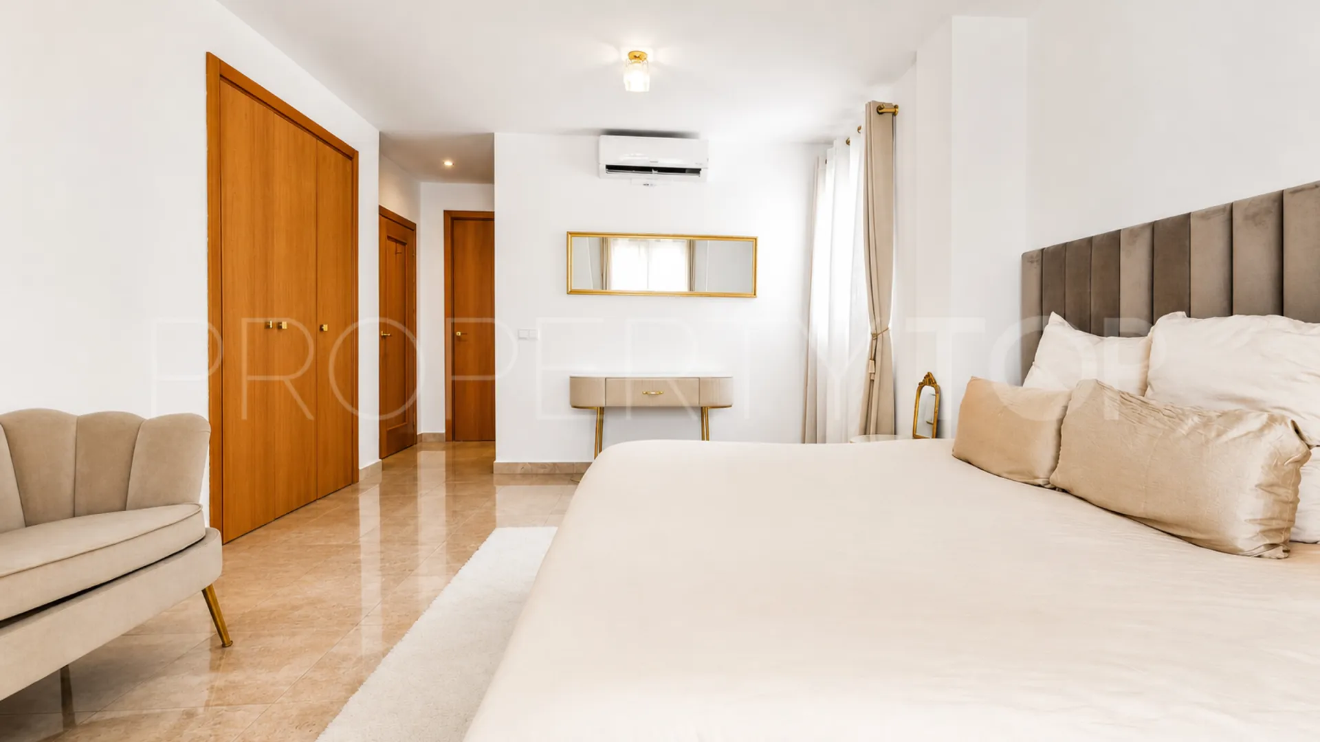 Villa for sale in La Duquesa