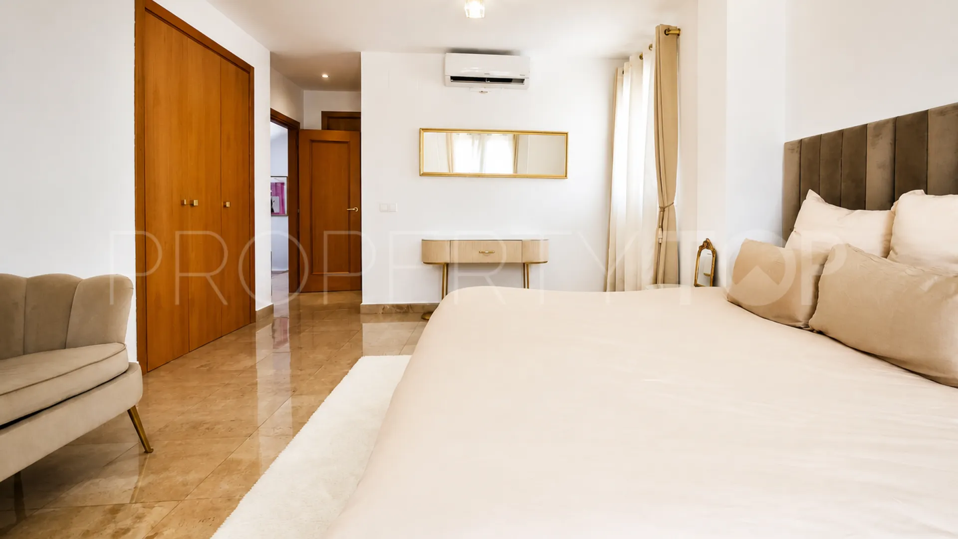 Villa for sale in La Duquesa