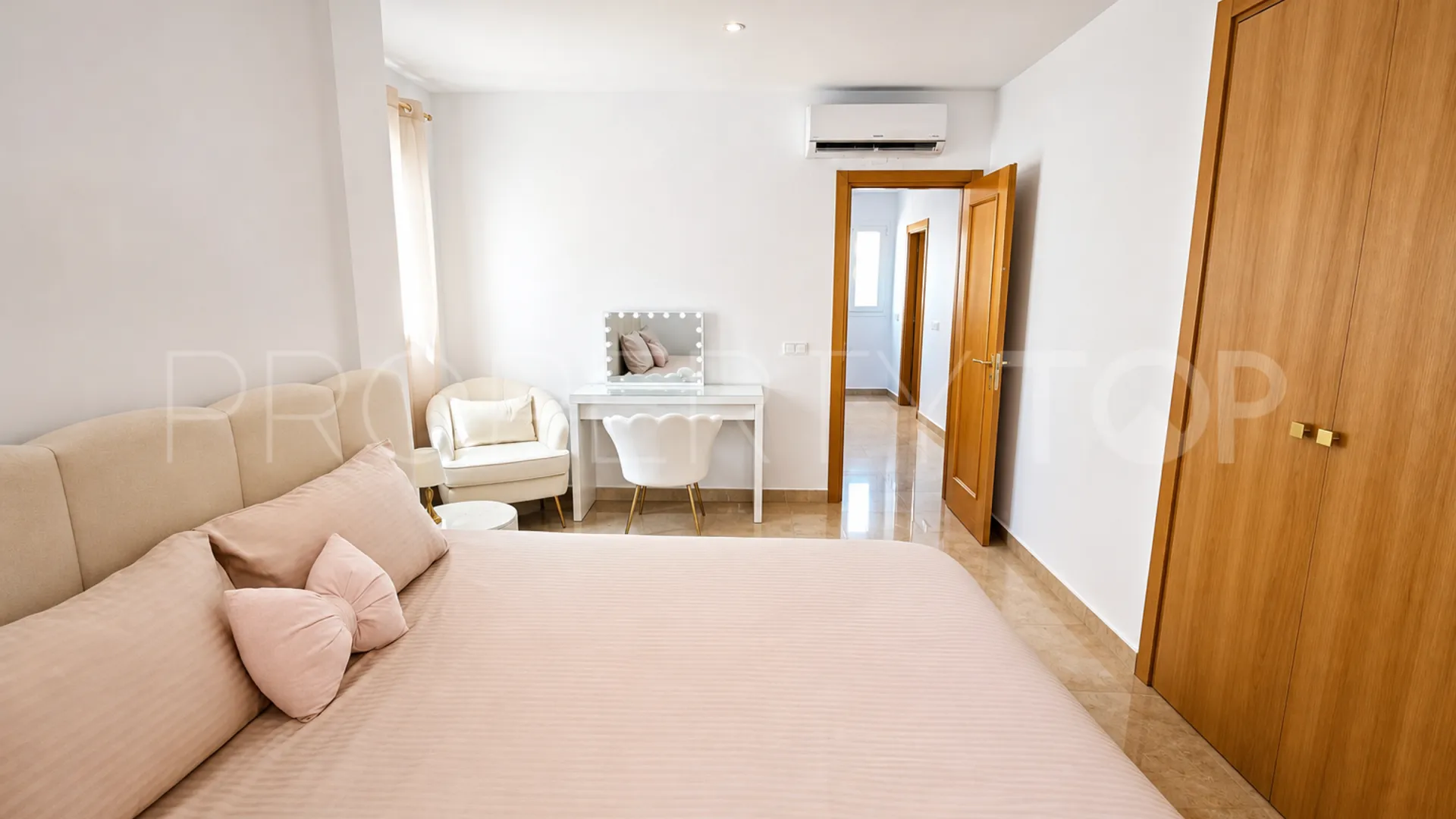 Villa for sale in La Duquesa