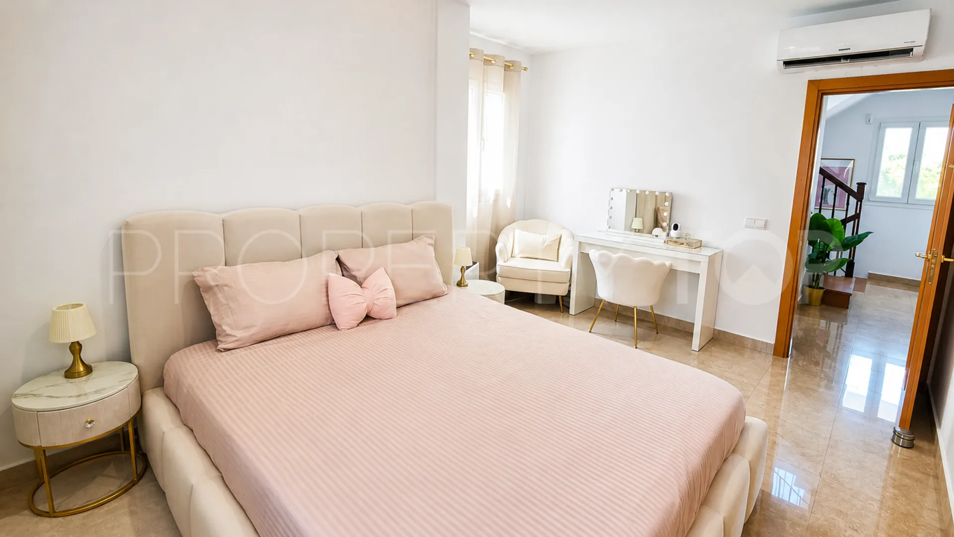 Villa for sale in La Duquesa