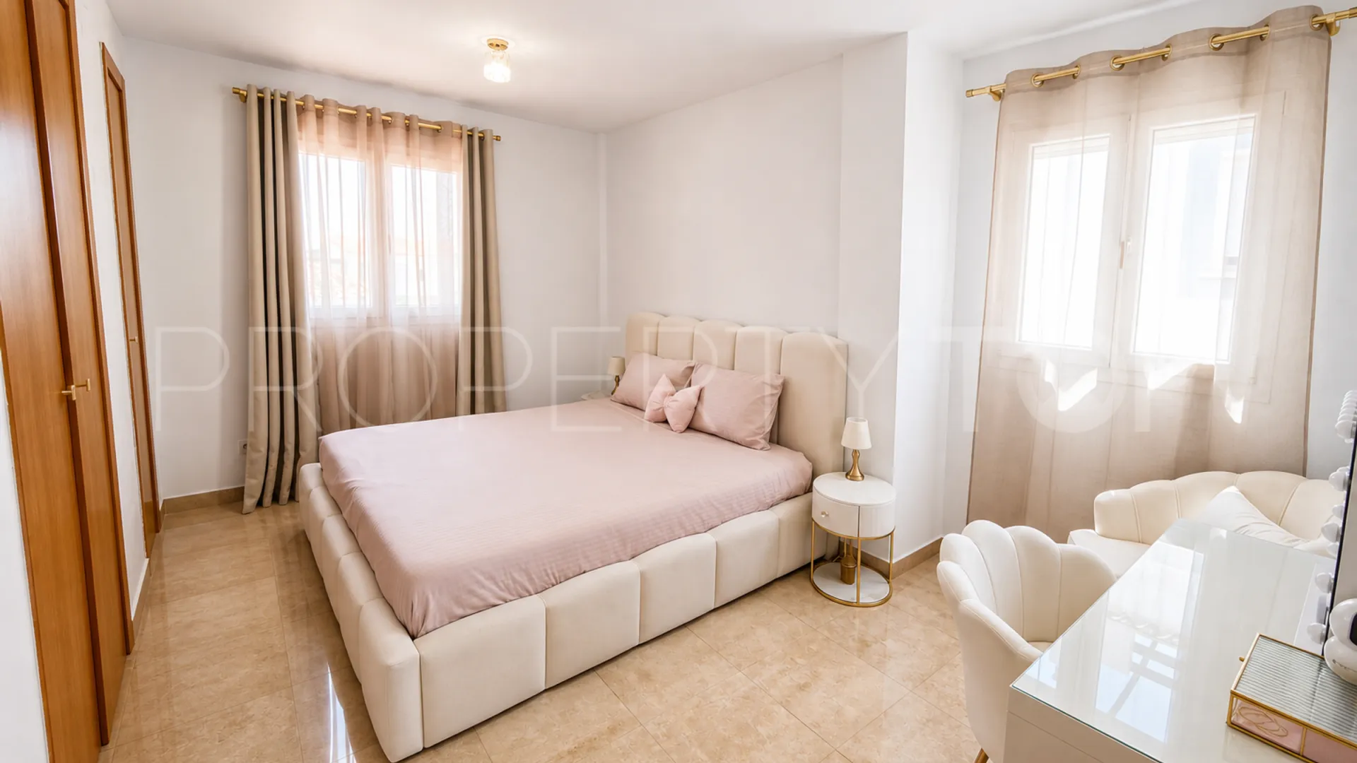 Villa for sale in La Duquesa
