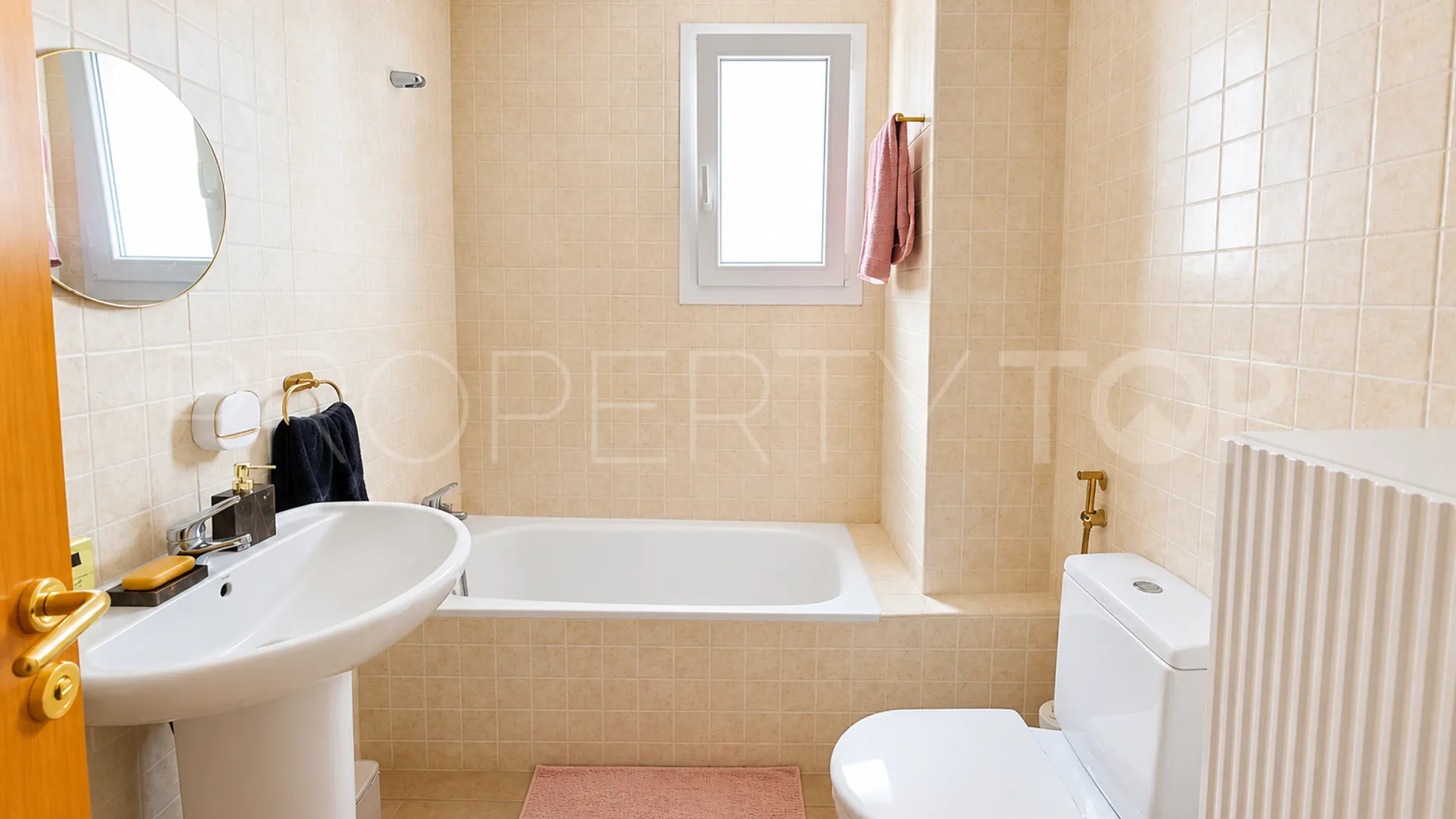 Villa for sale in La Duquesa