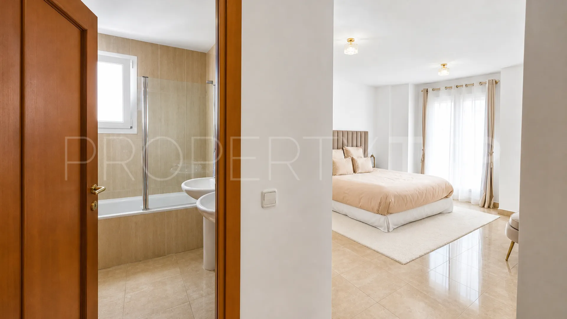 Villa for sale in La Duquesa