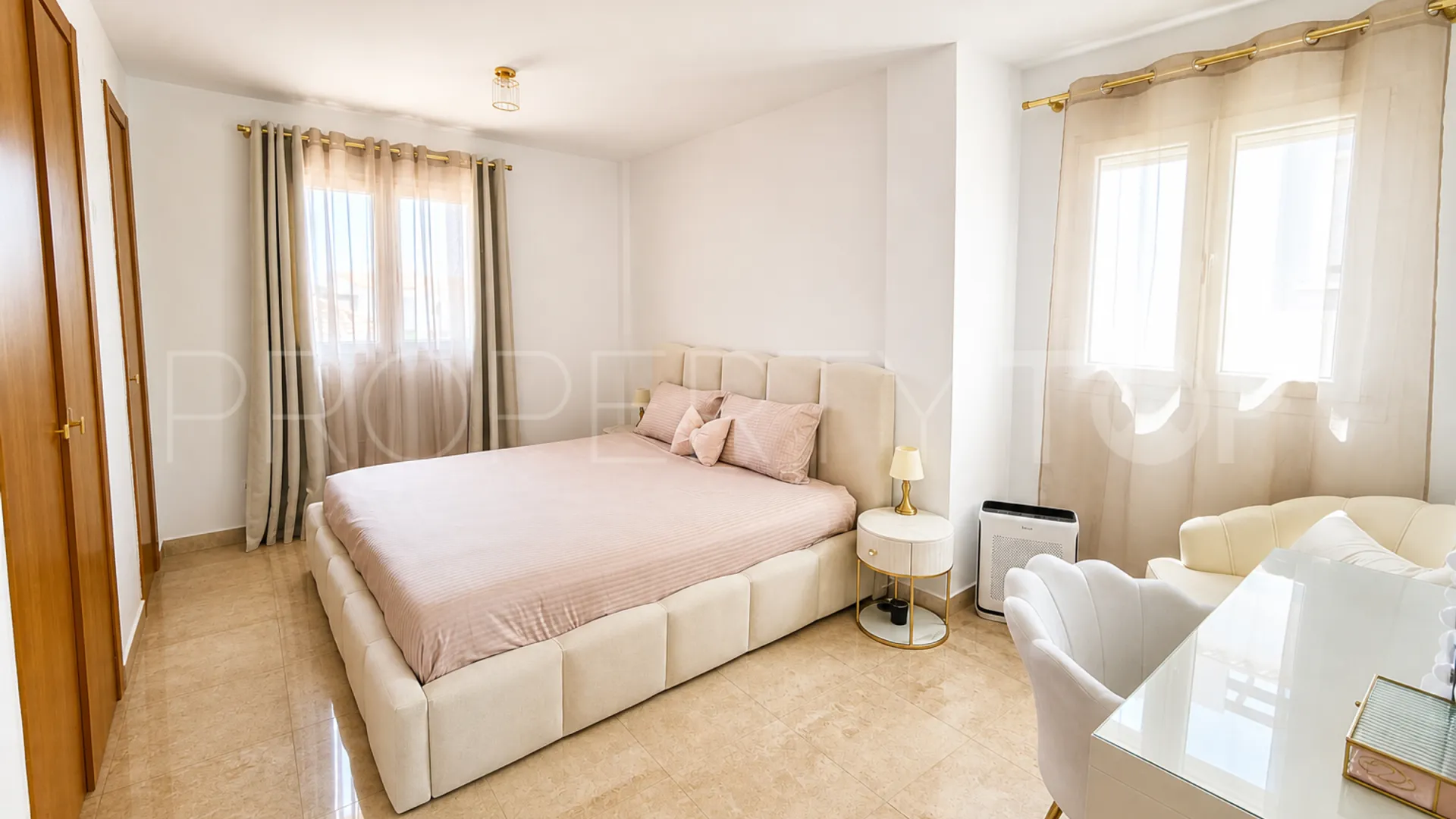 Villa for sale in La Duquesa