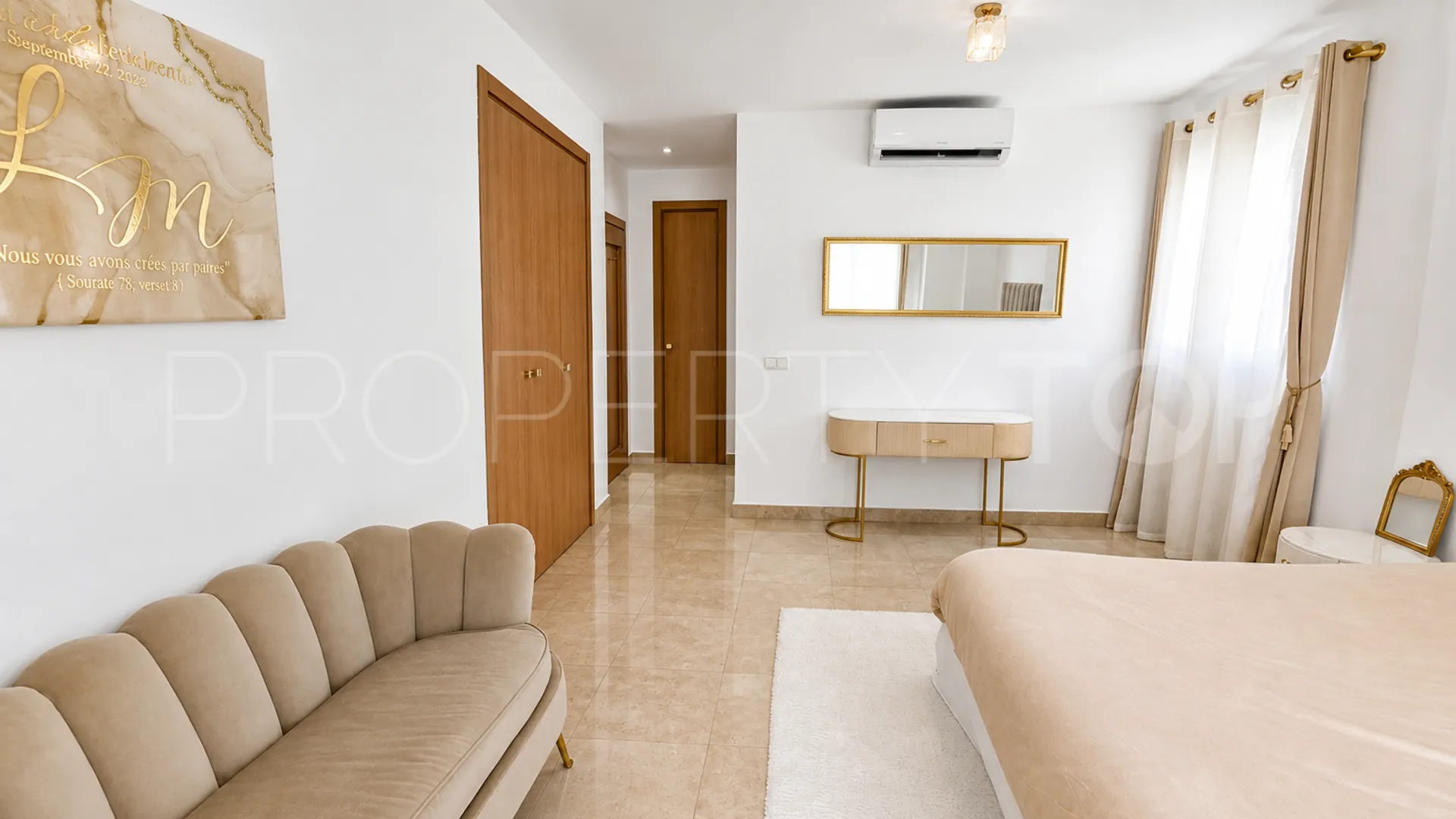 Villa for sale in La Duquesa