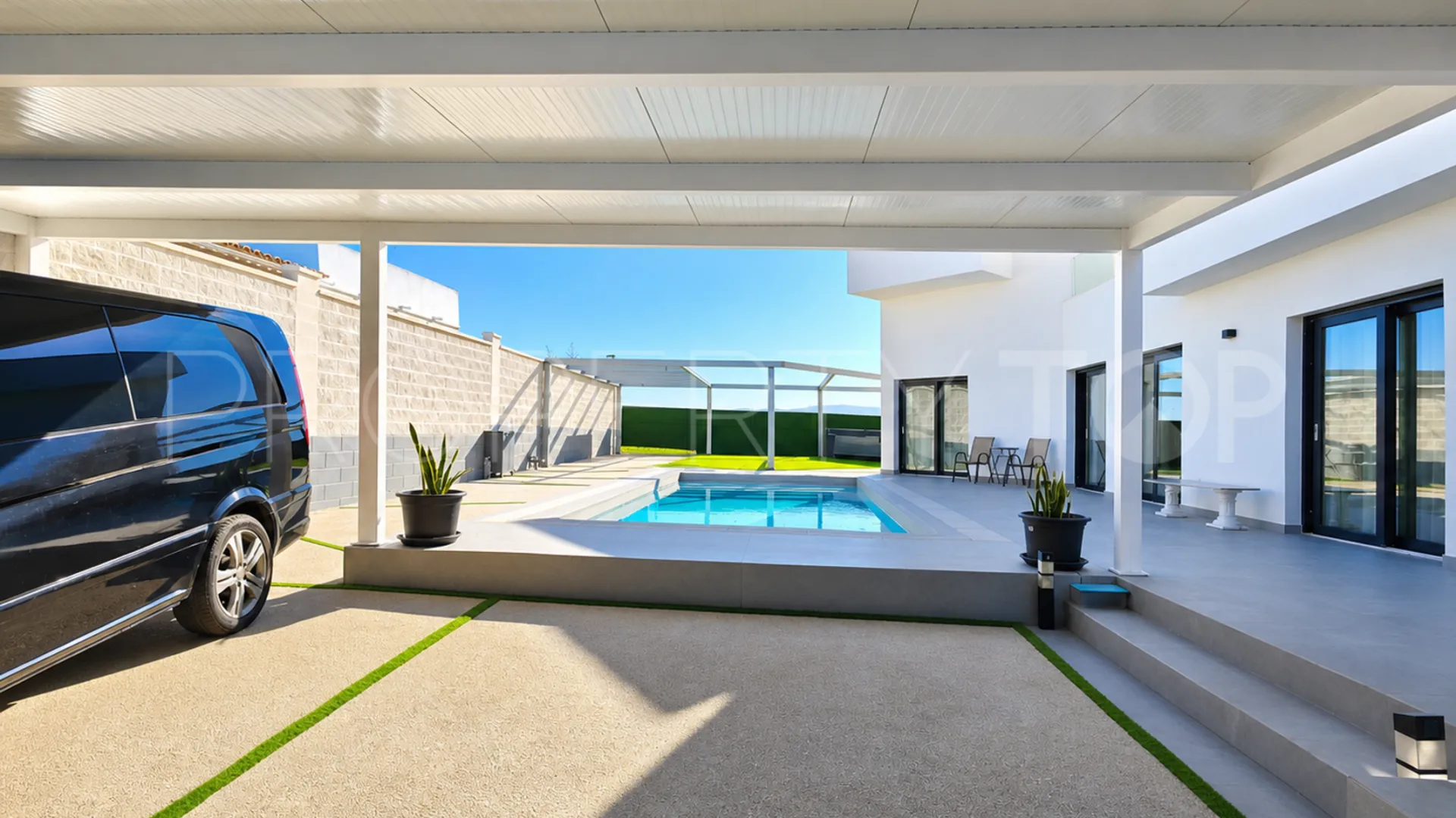 Villa a la venta con 4 dormitorios en Estepona