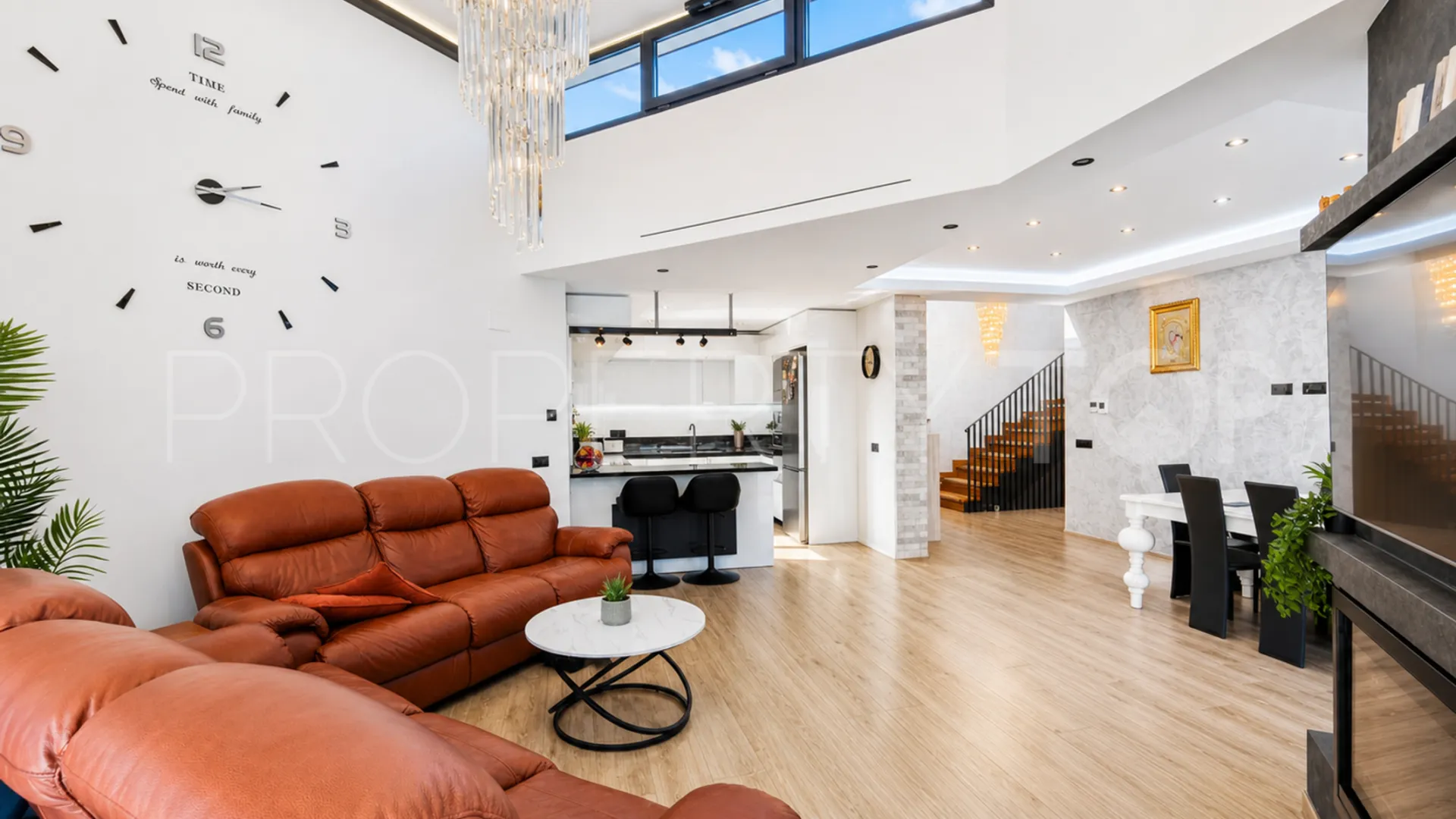 Villa a la venta con 4 dormitorios en Estepona