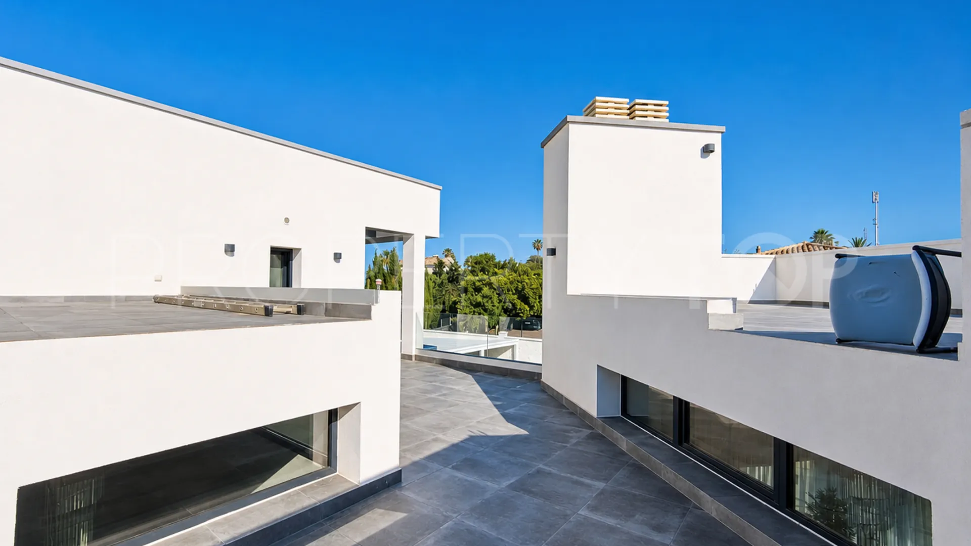 Villa a la venta con 4 dormitorios en Estepona