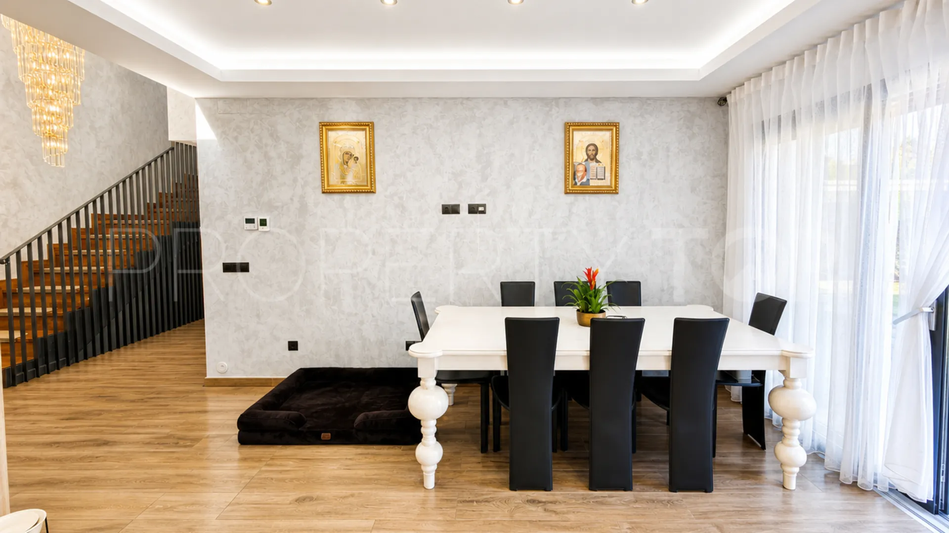 Villa a la venta con 4 dormitorios en Estepona