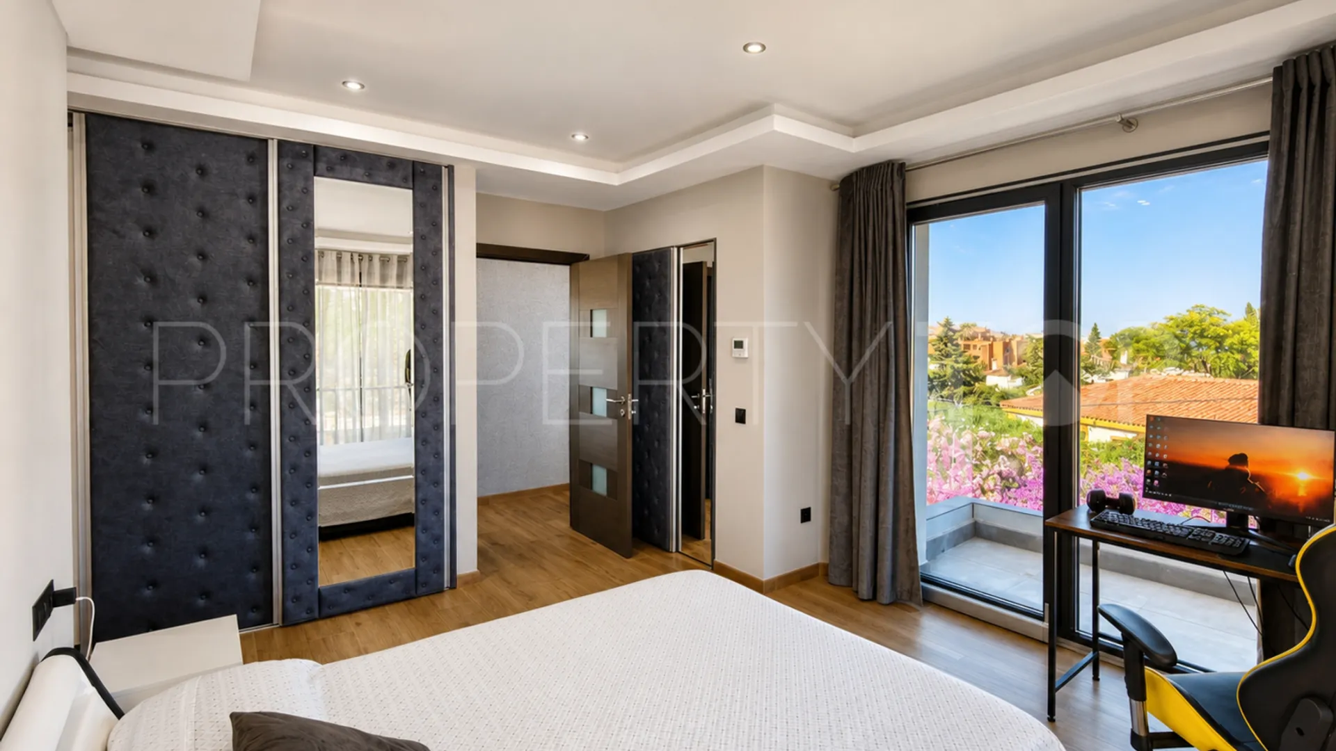 Villa a la venta con 4 dormitorios en Estepona