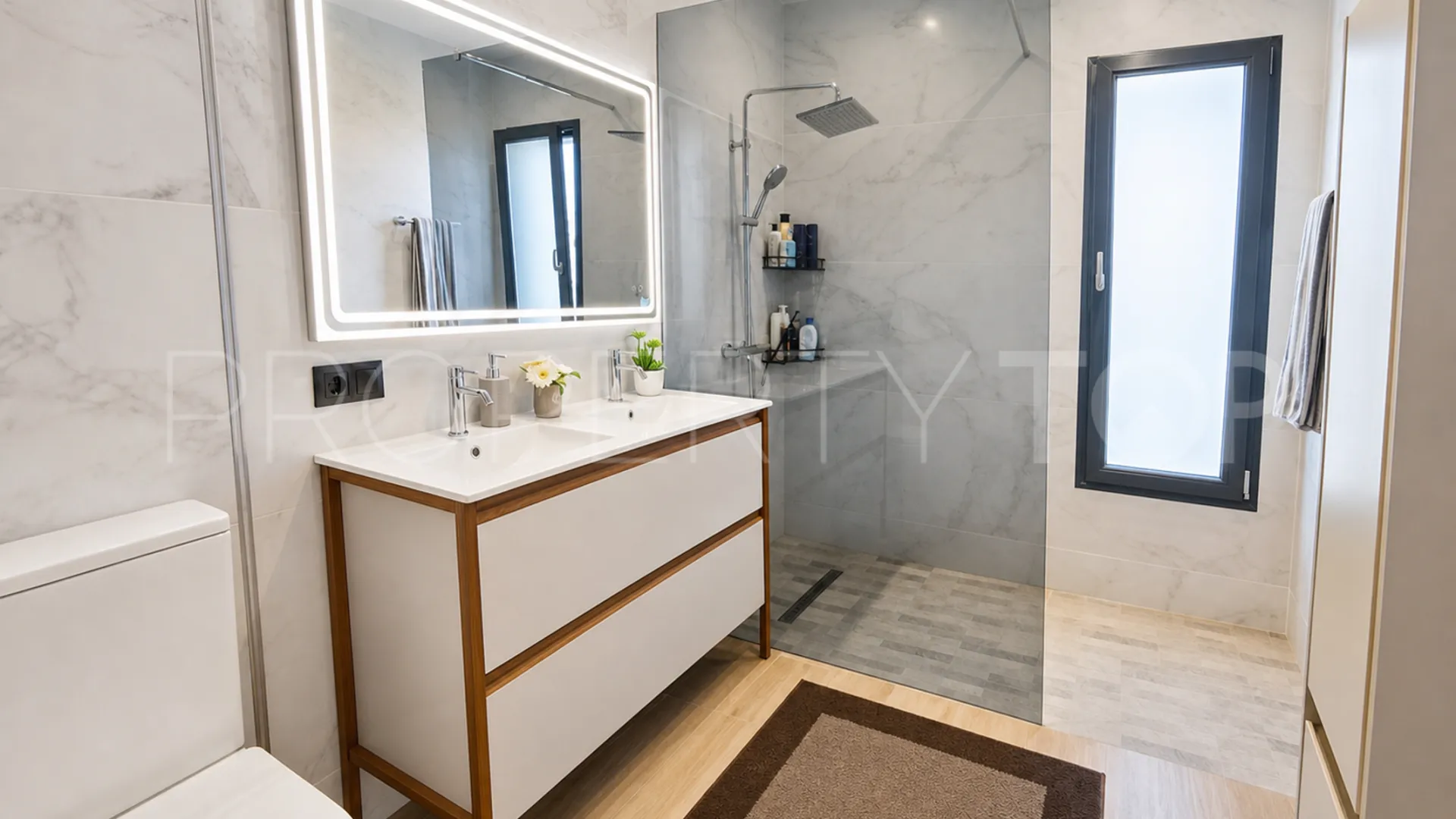 Villa a la venta con 4 dormitorios en Estepona