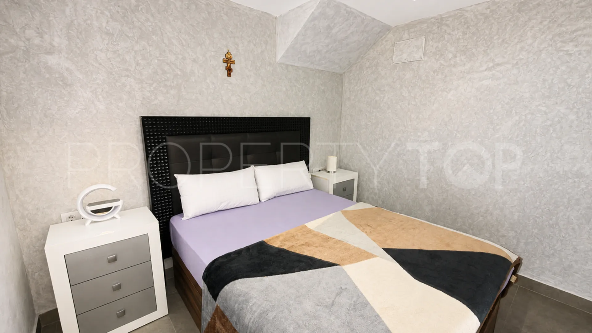 Villa a la venta con 4 dormitorios en Estepona