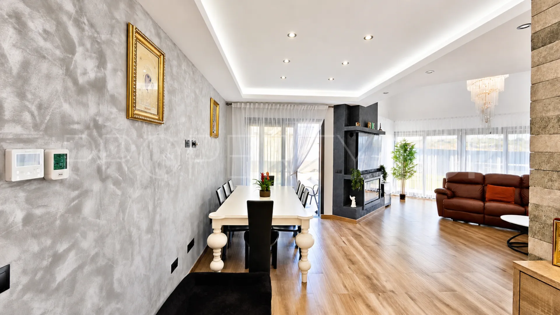 Villa a la venta con 4 dormitorios en Estepona