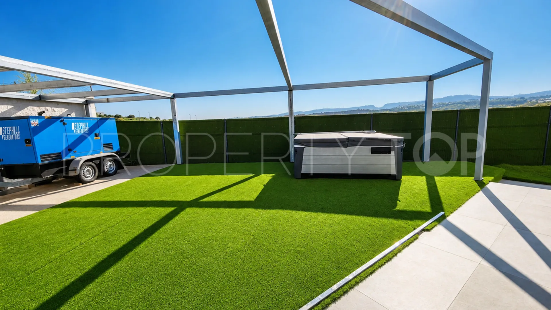 Villa a la venta con 4 dormitorios en Estepona