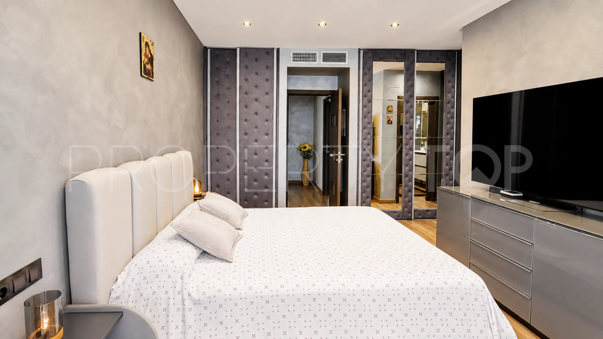 Villa a la venta con 4 dormitorios en Estepona