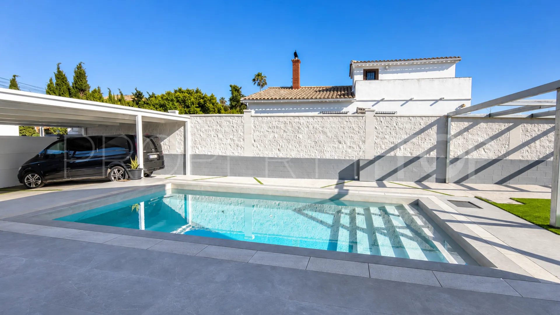 Villa a la venta con 4 dormitorios en Estepona