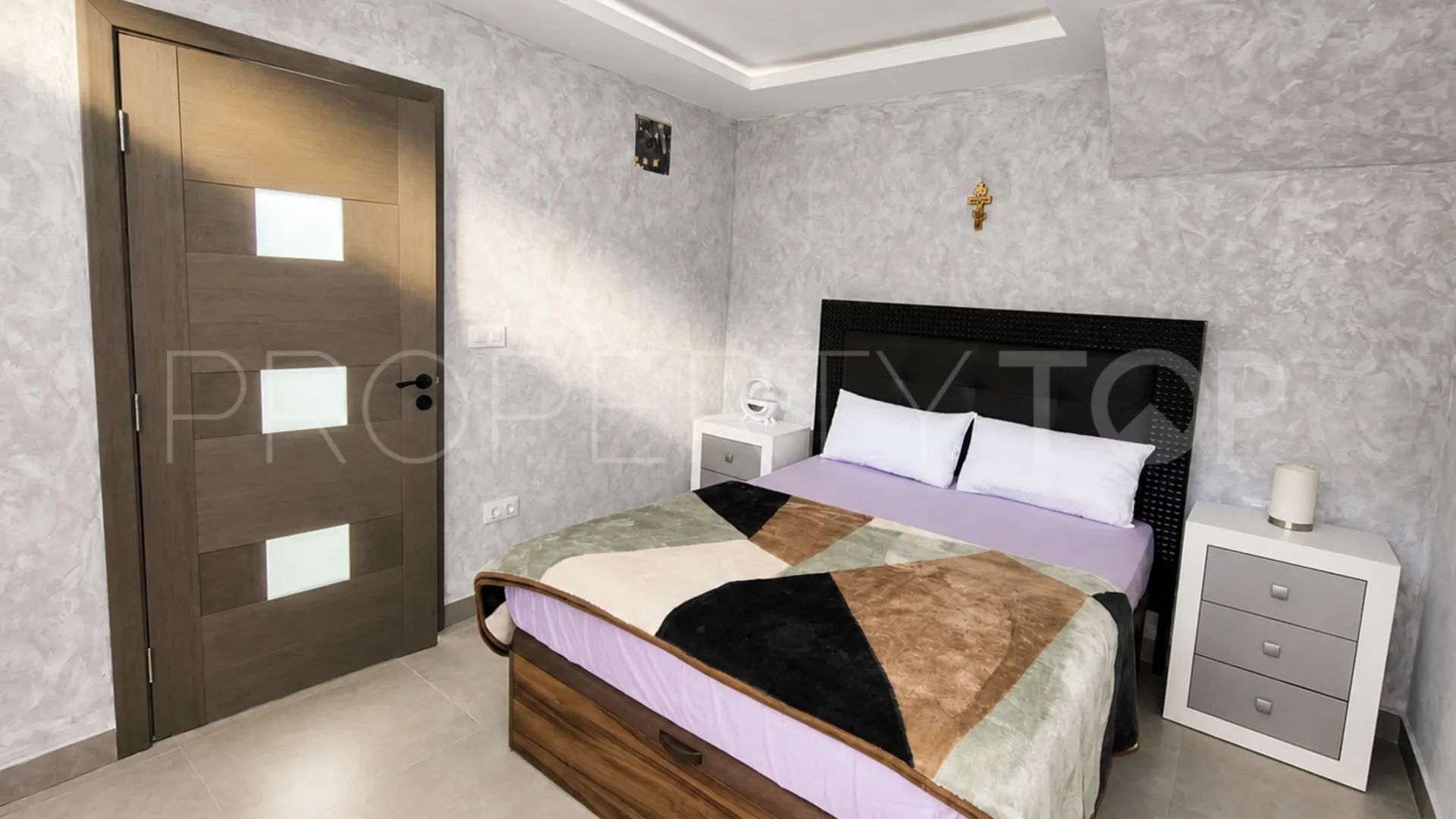 Villa a la venta con 4 dormitorios en Estepona