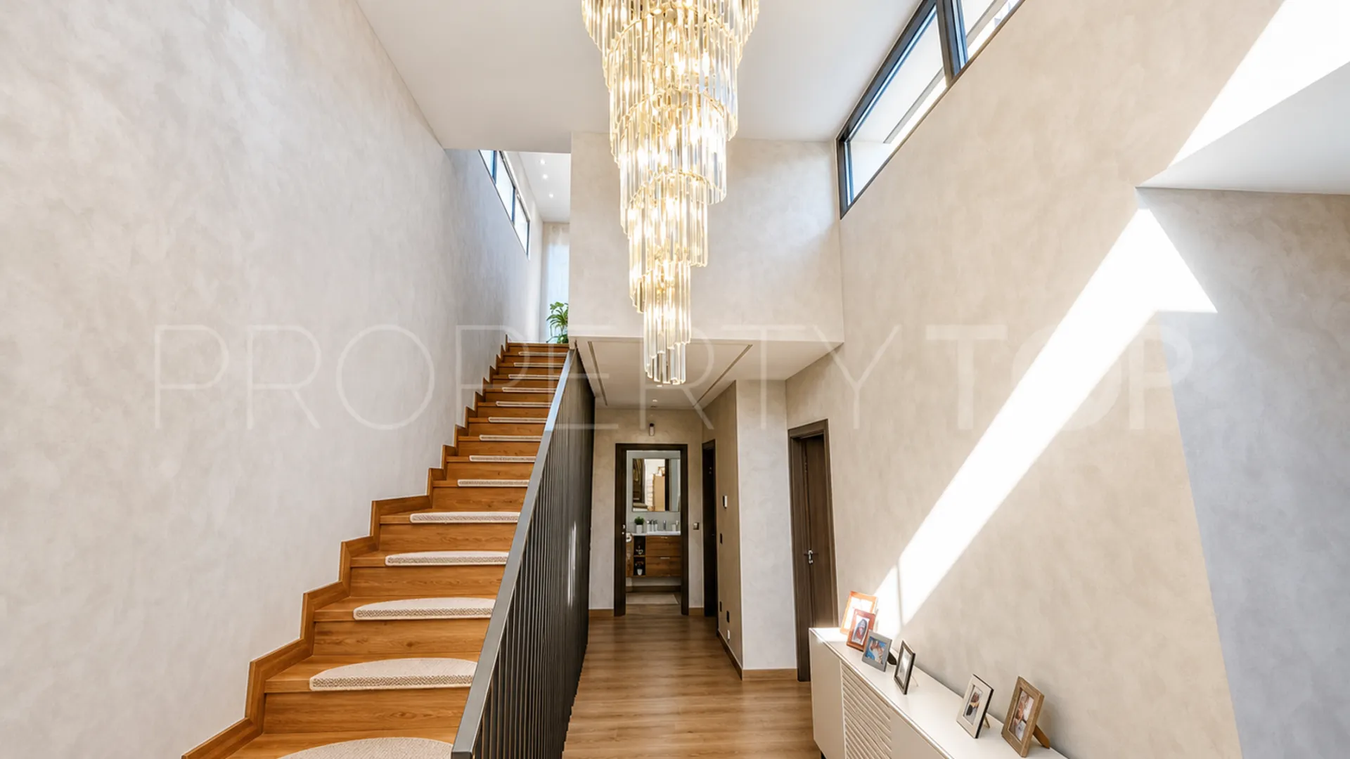 Villa a la venta con 4 dormitorios en Estepona
