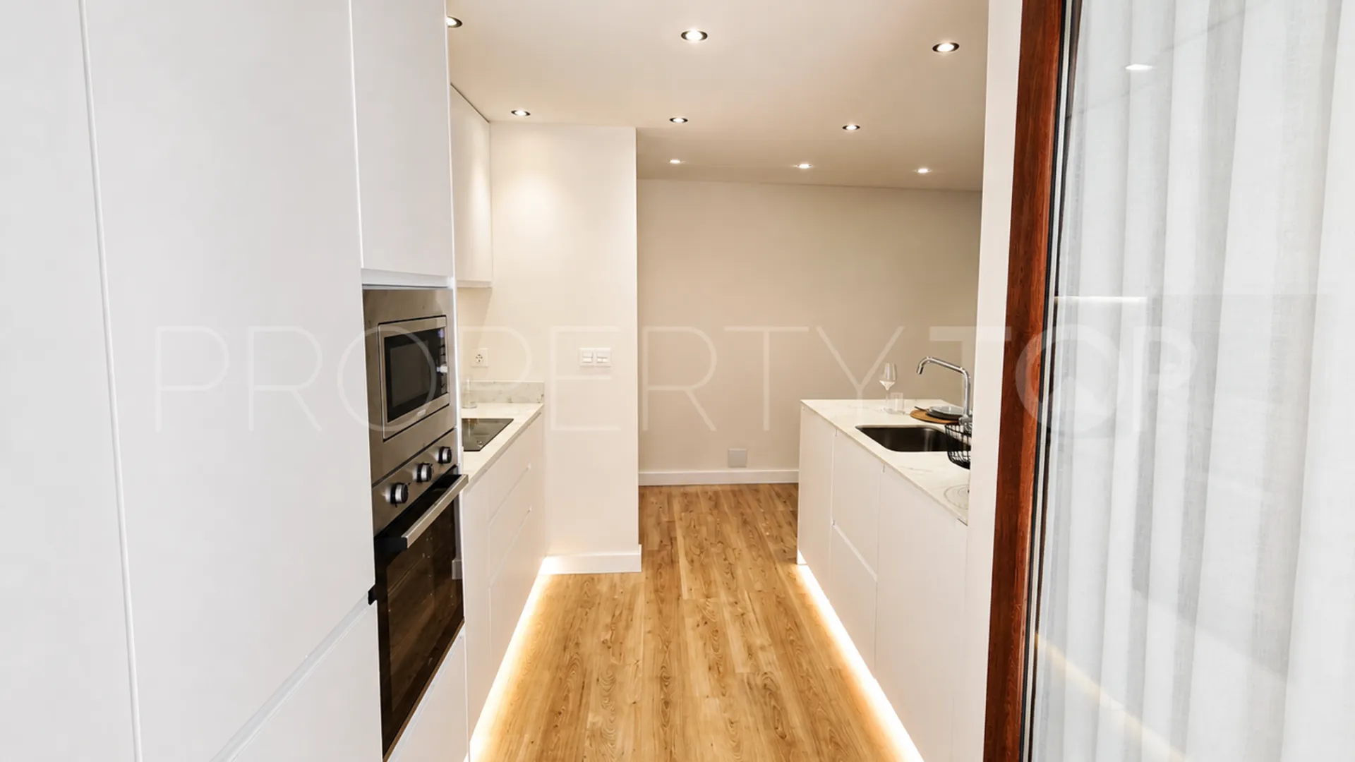 Puerto La Duquesa apartment for sale