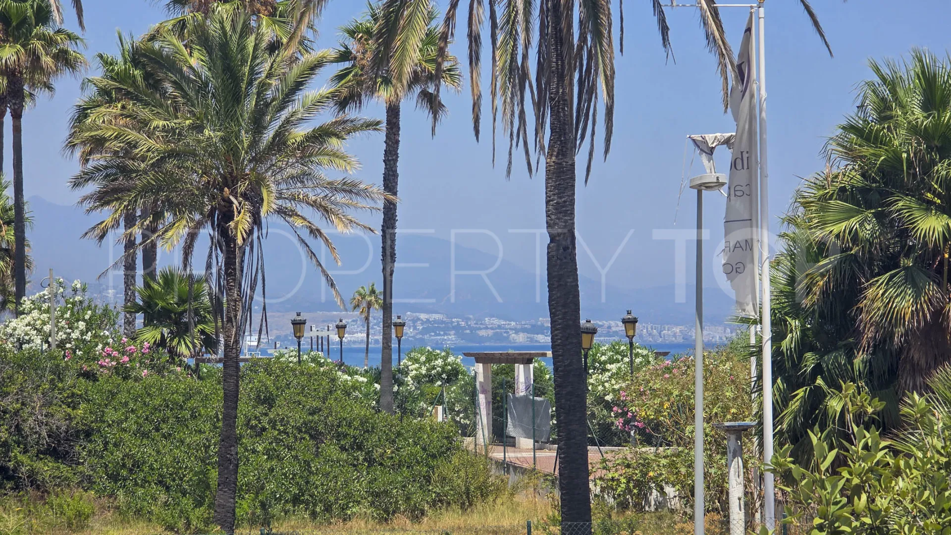 Puerto La Duquesa apartment for sale