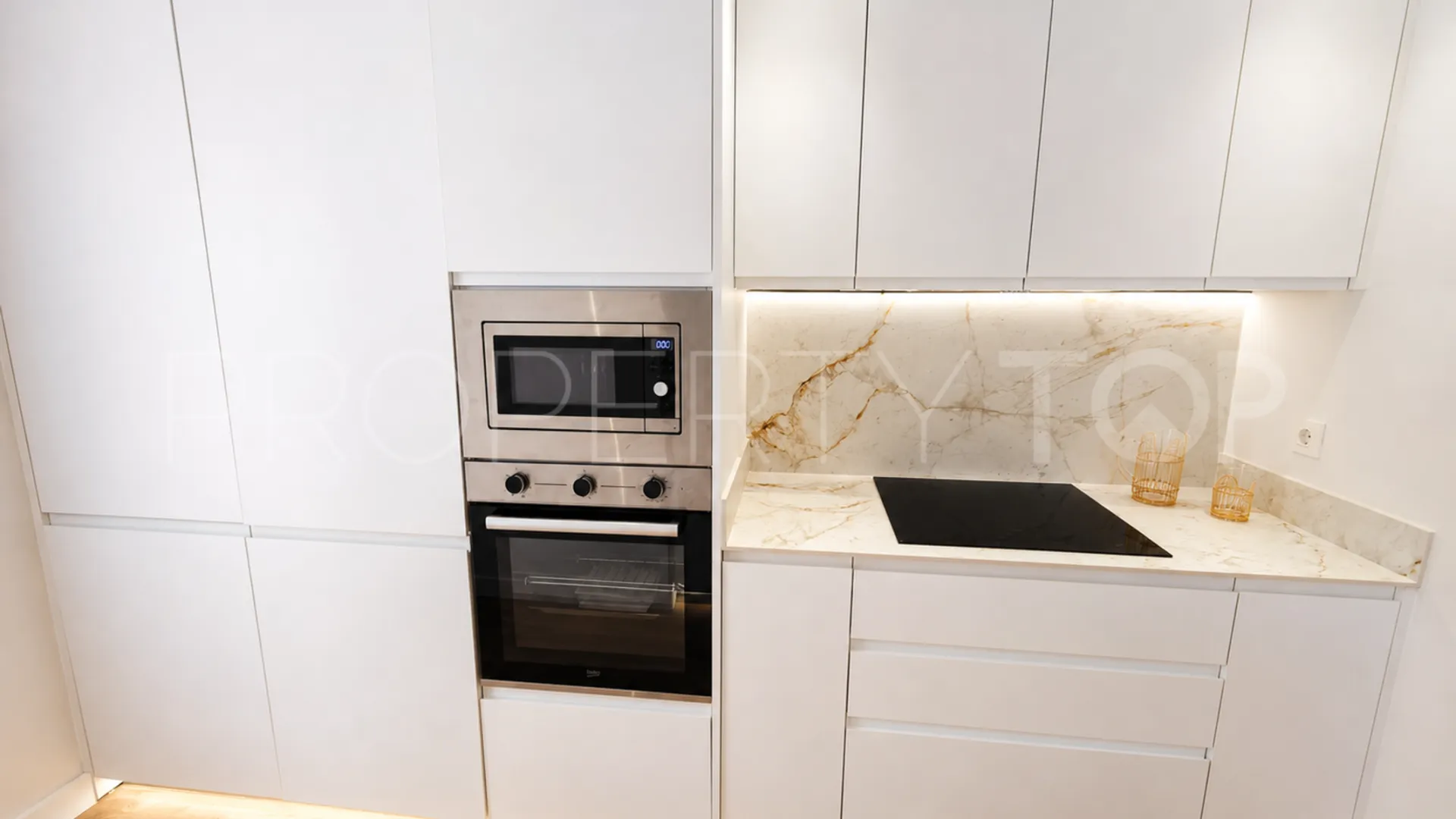 Puerto La Duquesa apartment for sale
