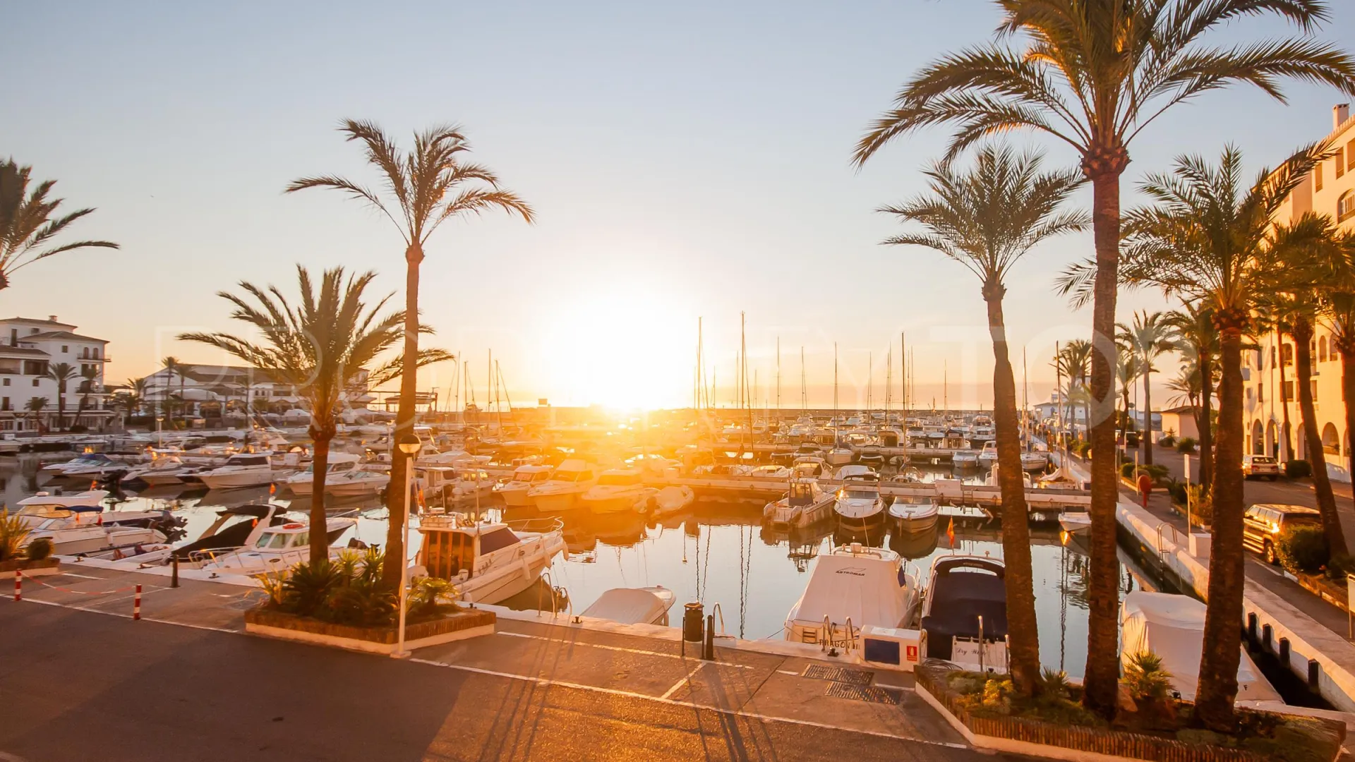 Puerto La Duquesa apartment for sale