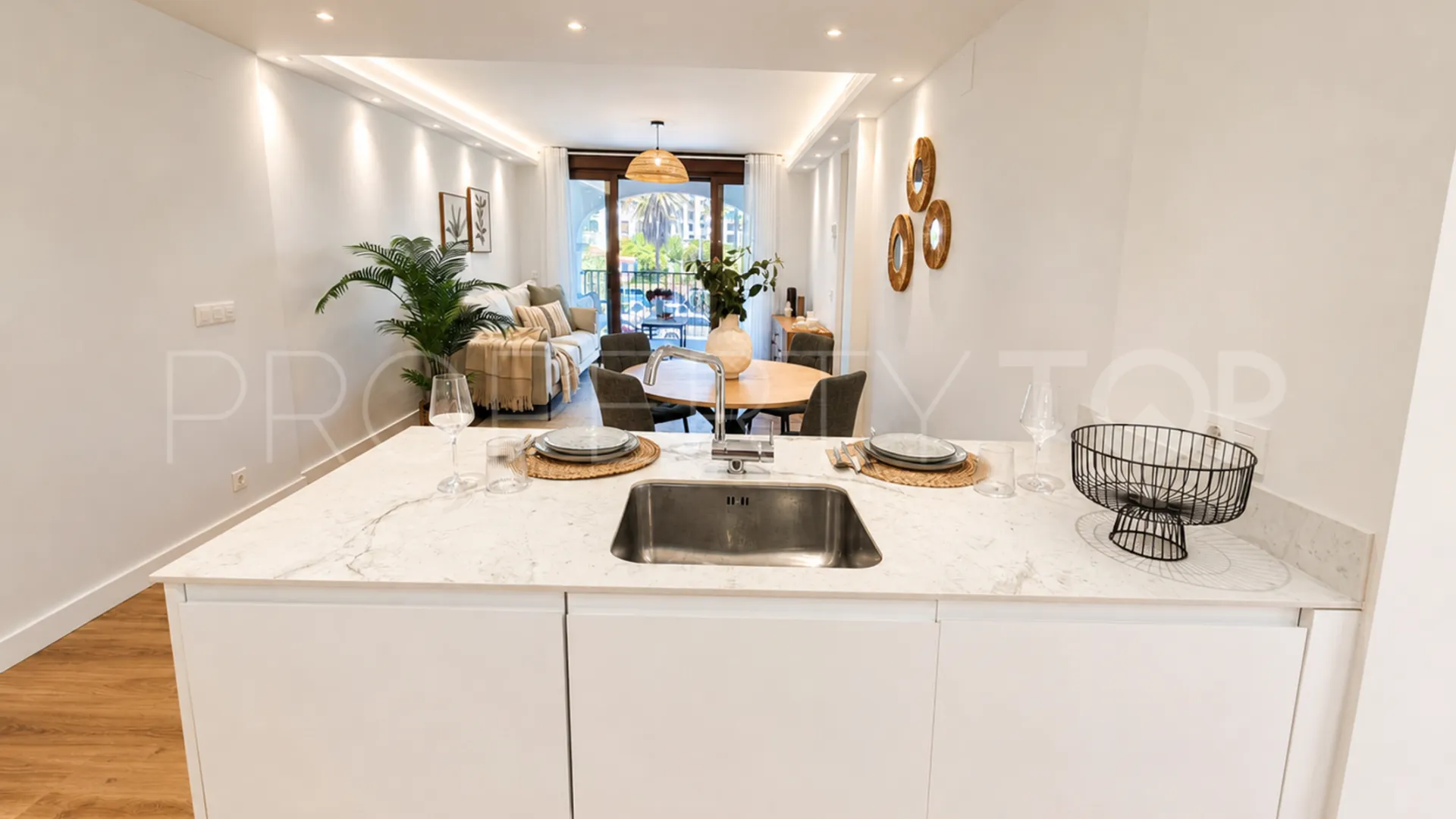 Puerto La Duquesa apartment for sale