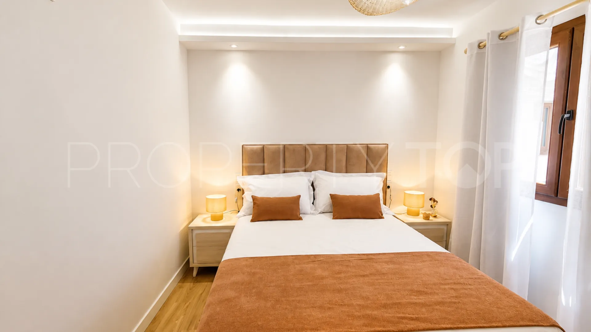 Puerto La Duquesa apartment for sale