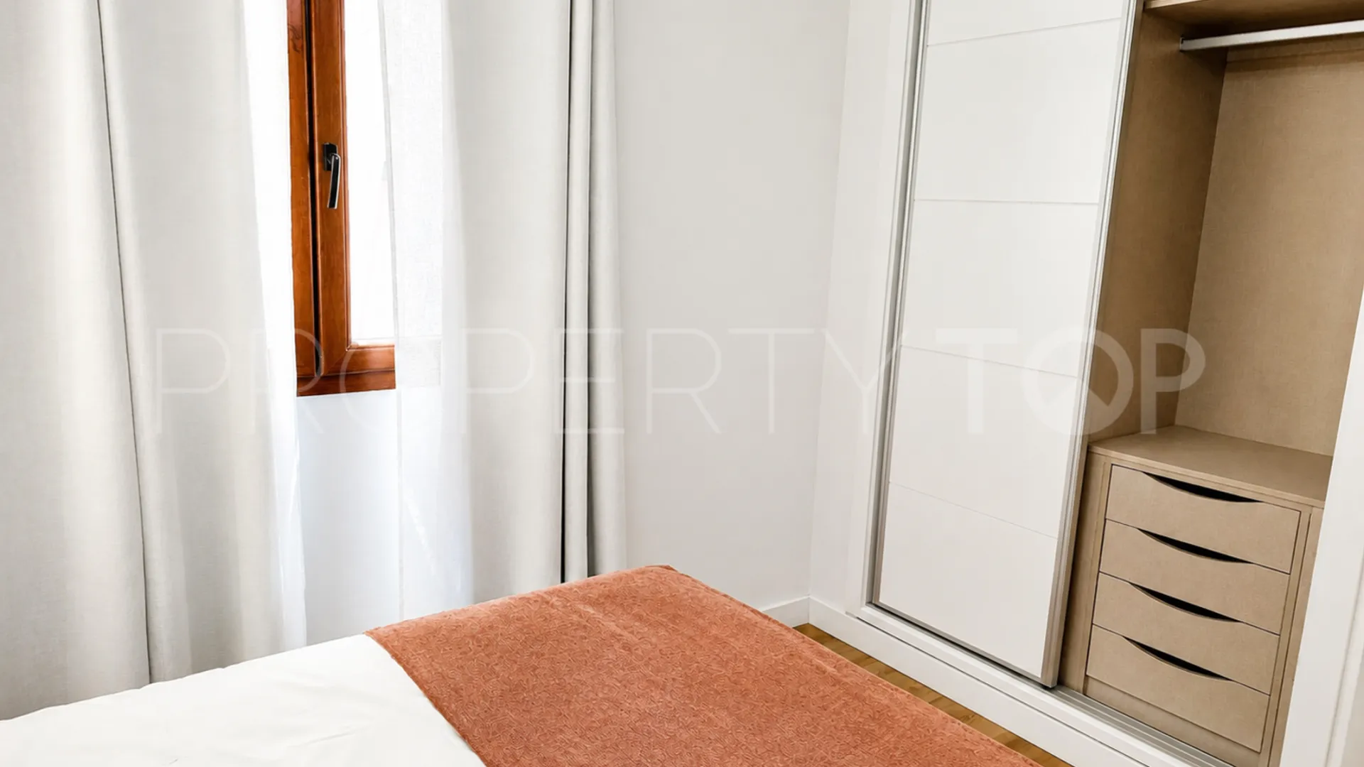 Puerto La Duquesa apartment for sale