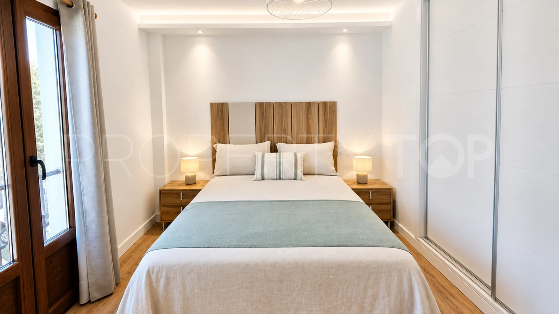 Puerto La Duquesa apartment for sale