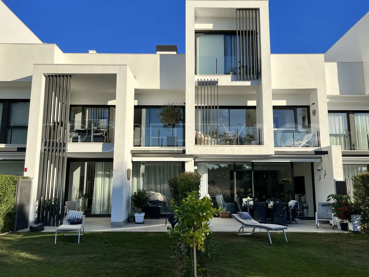 Se vende adosado en San Roque Club con 4 dormitorios