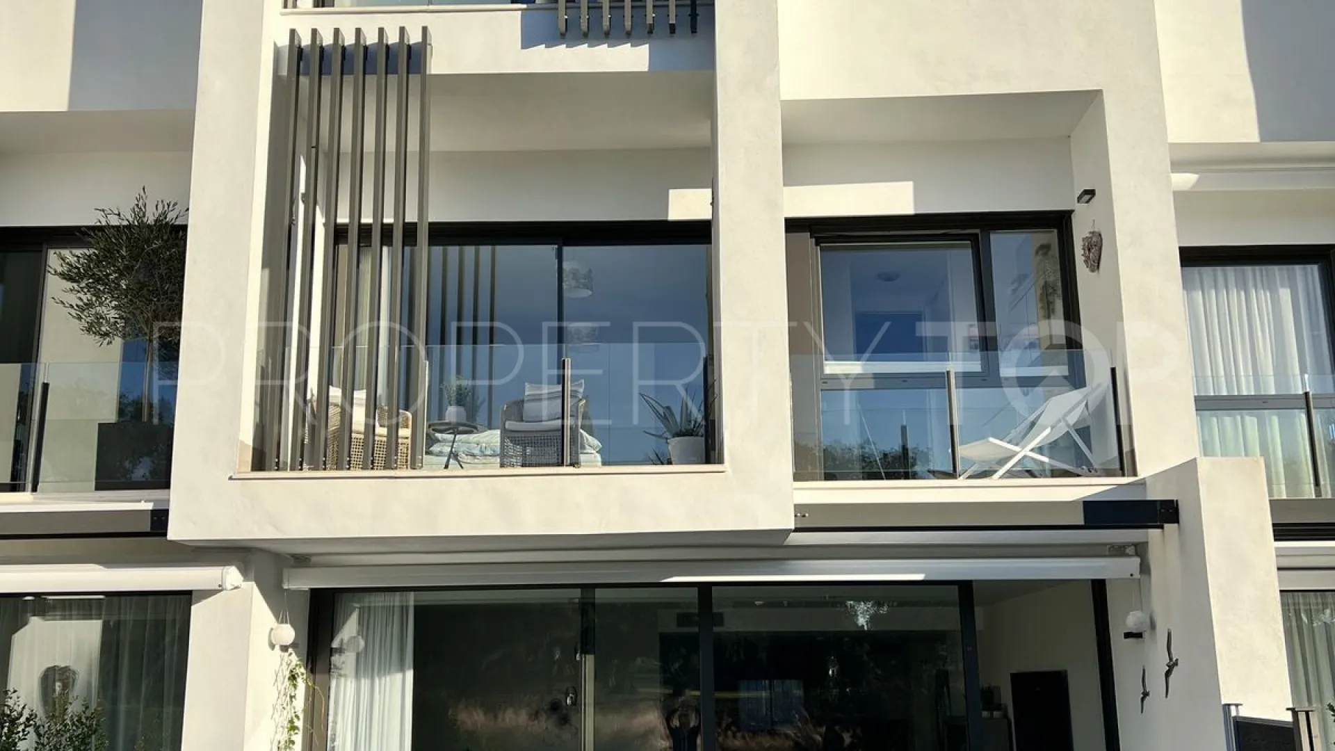 Se vende adosado en San Roque Club con 4 dormitorios