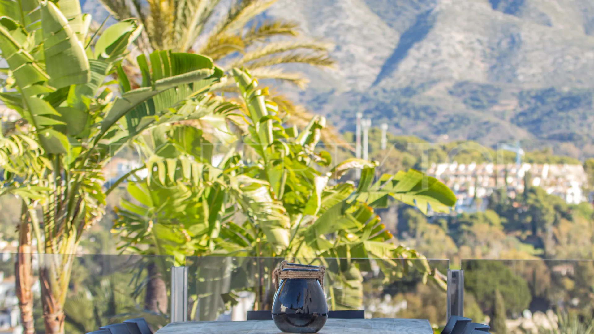 For sale Nueva Andalucia villa with 4 bedrooms
